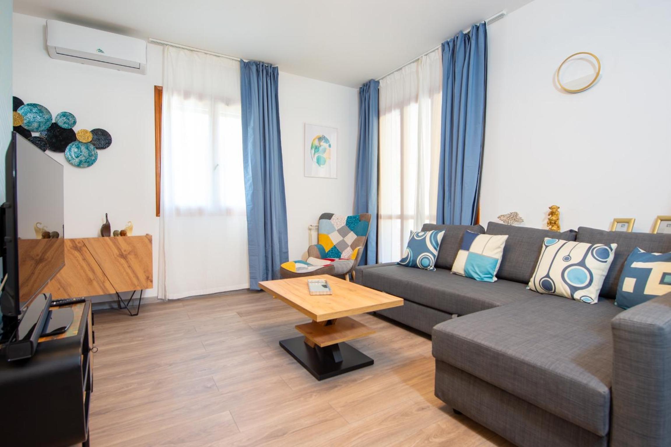 One-Bedroom House photo 1