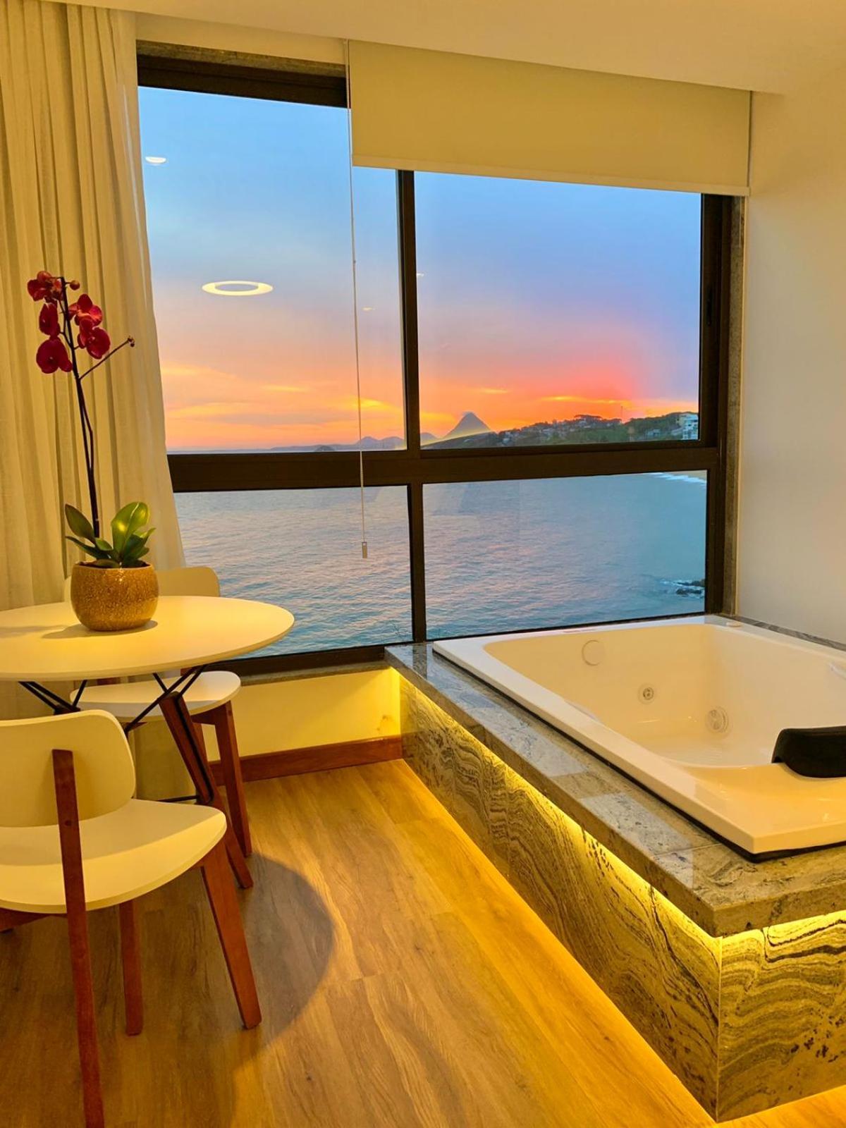 Suite with Hot Tub photo 2