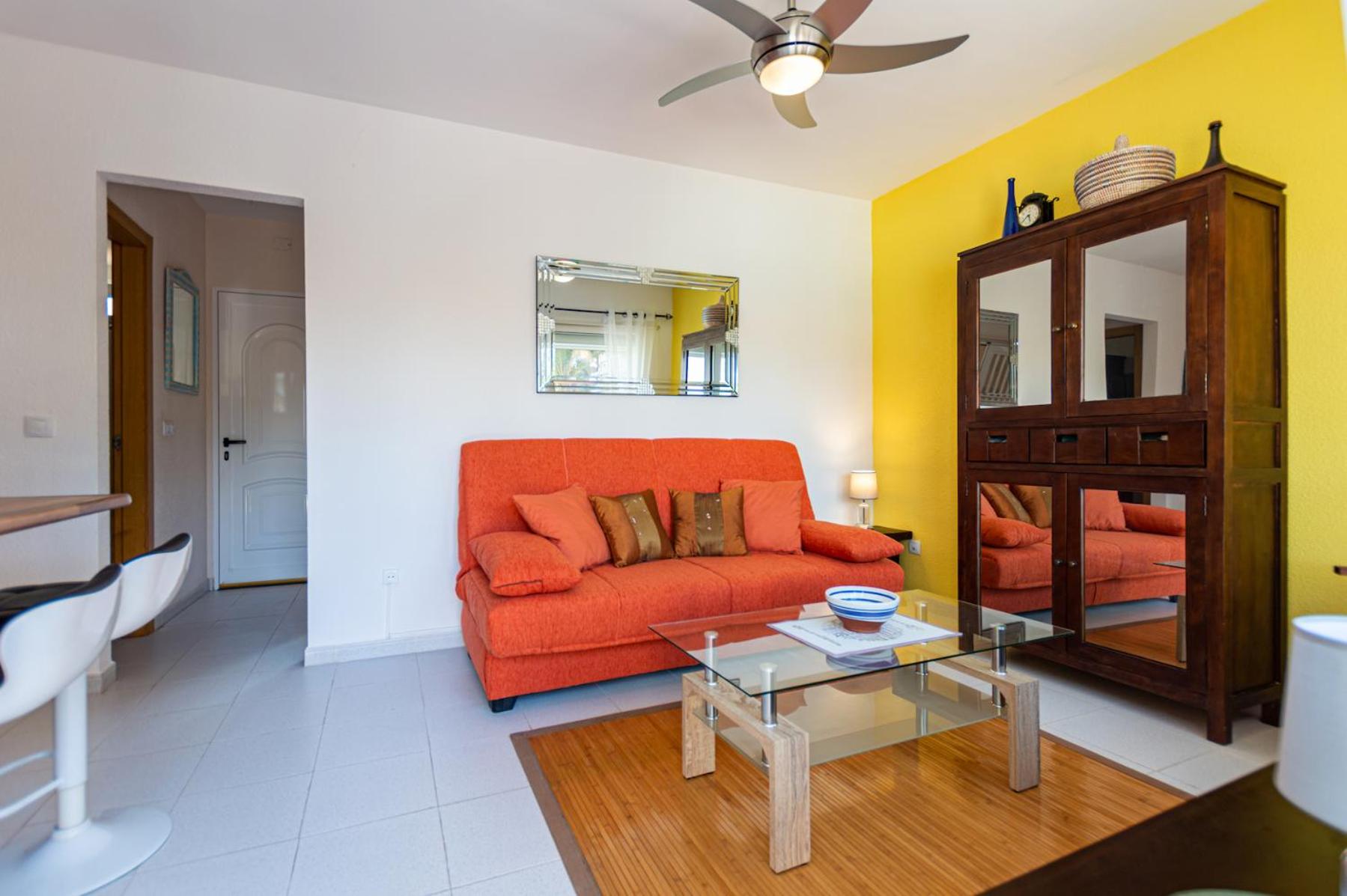 Apartamento con vista a la piscina