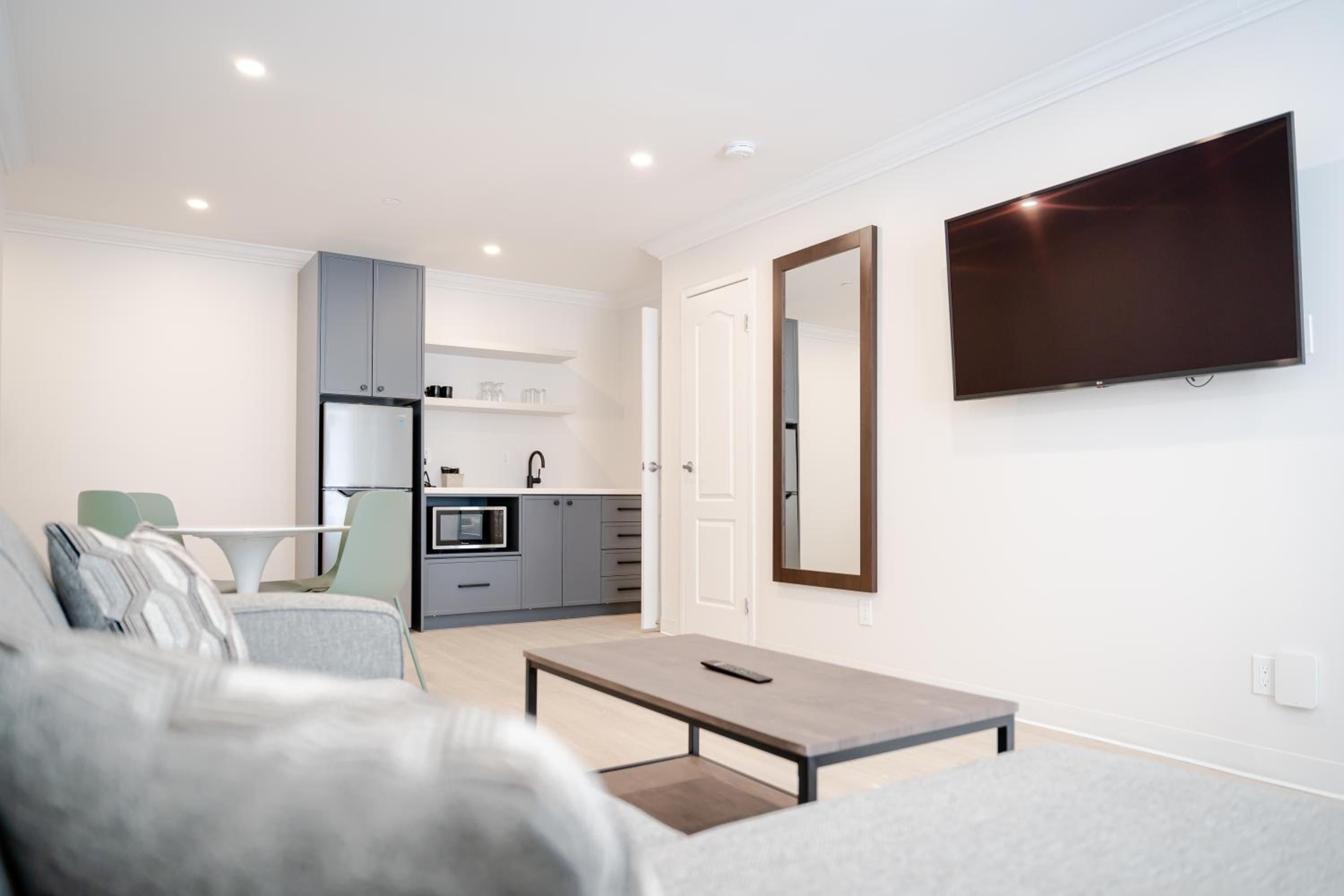 One-Bedroom King Suite with Sofa Bed - Non-Smoking photo 3