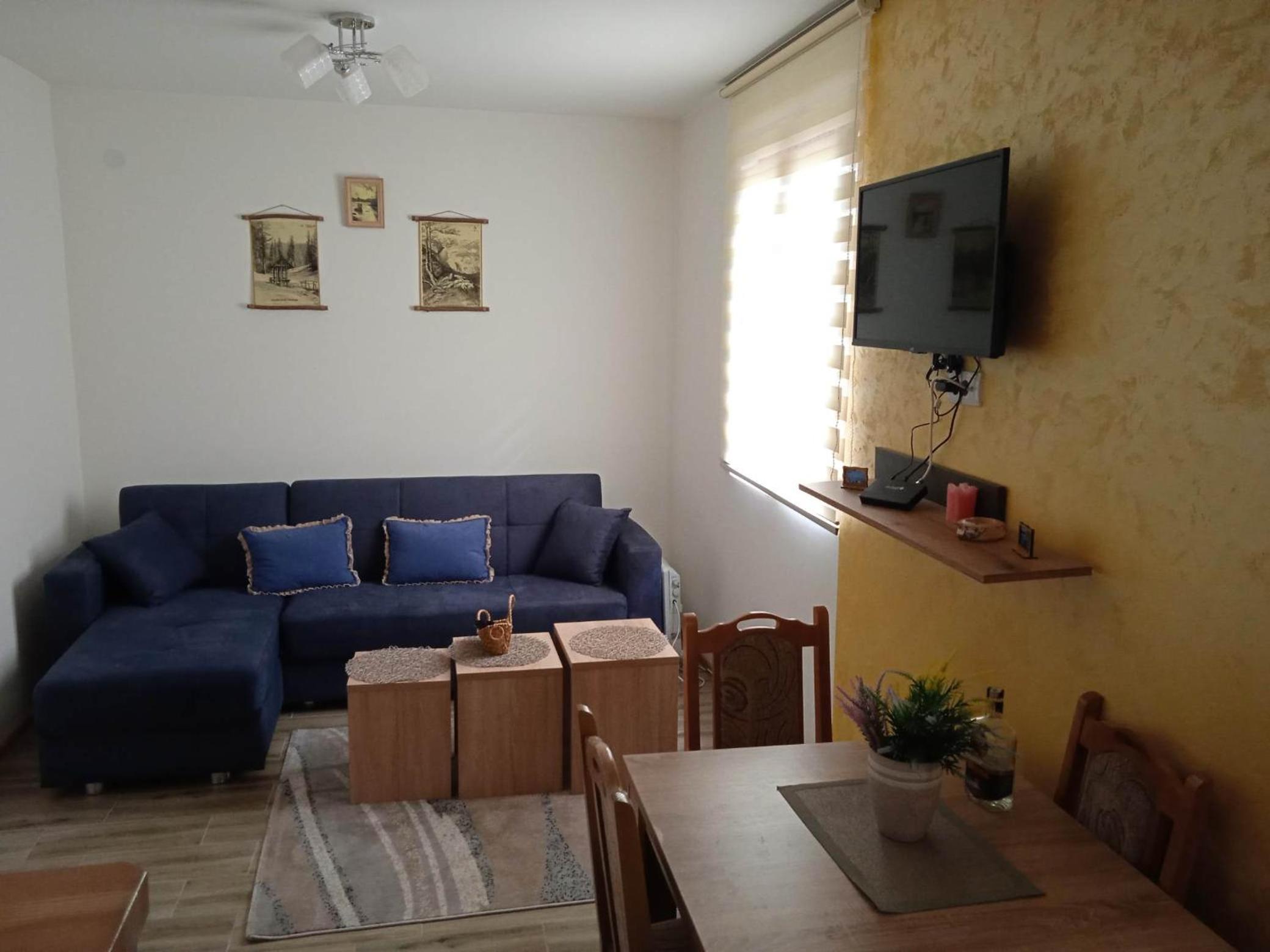 One-Bedroom Apartment photo 1