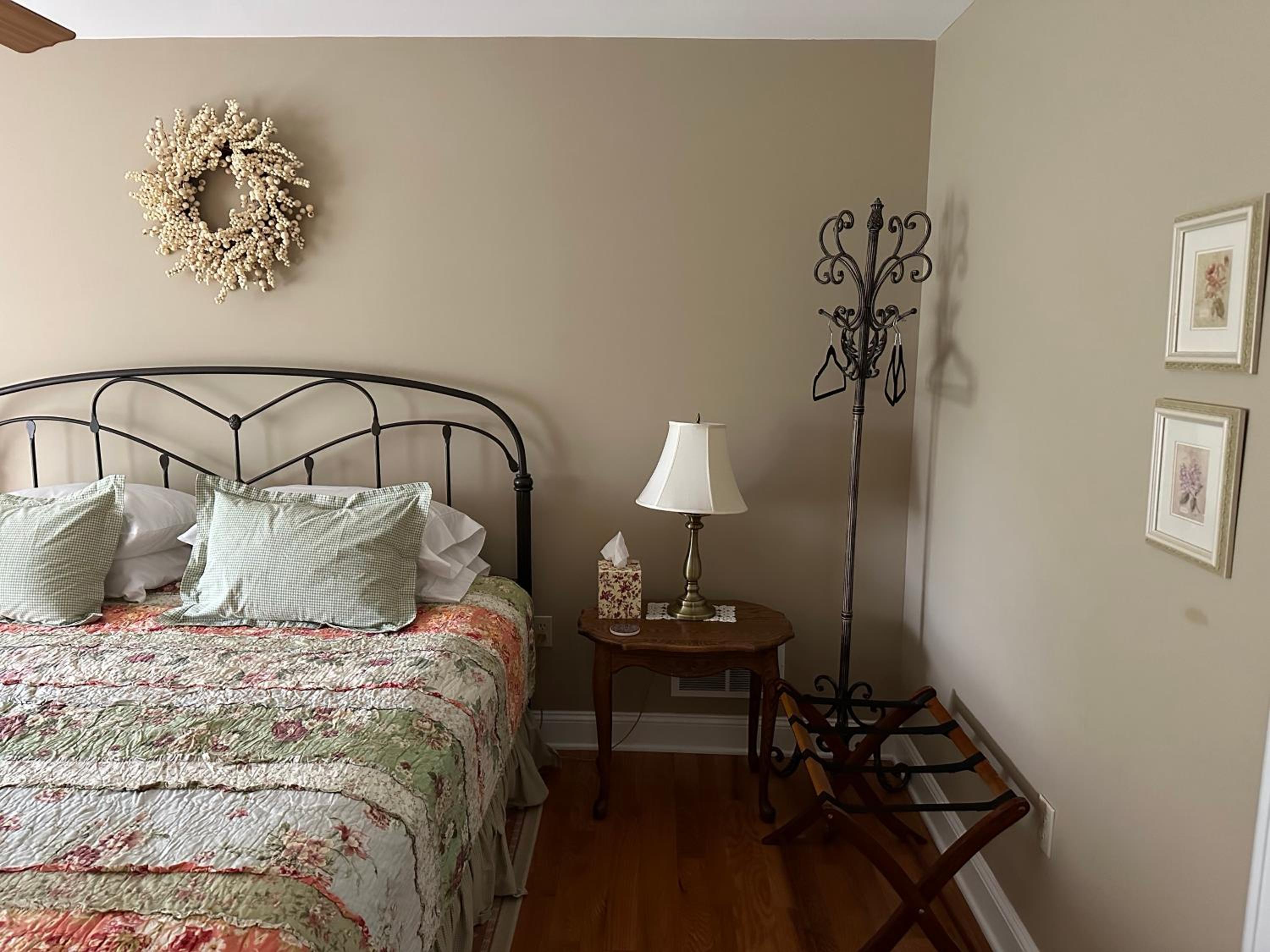 Standard King Room photo 2