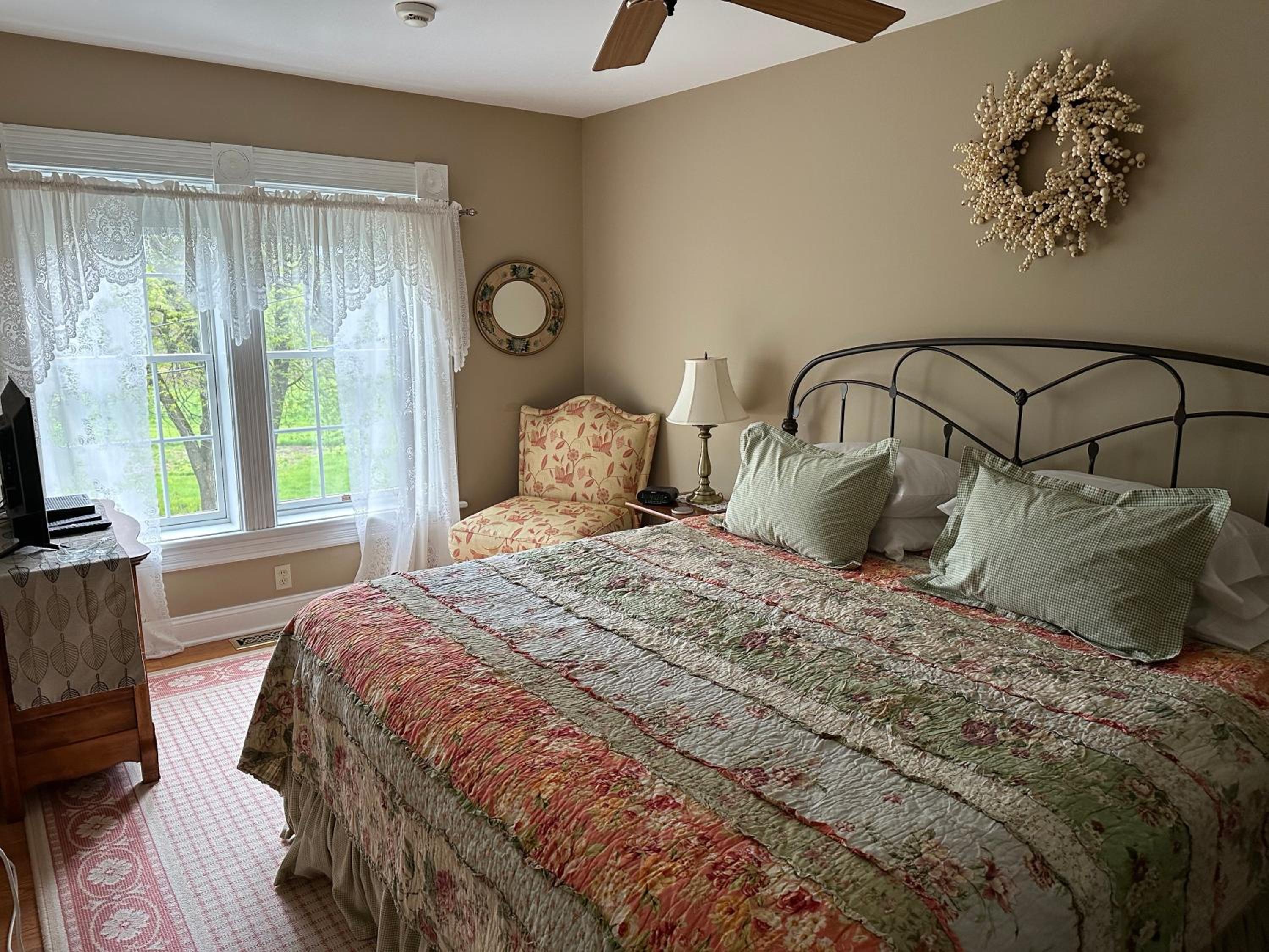 Standard King Room photo 1