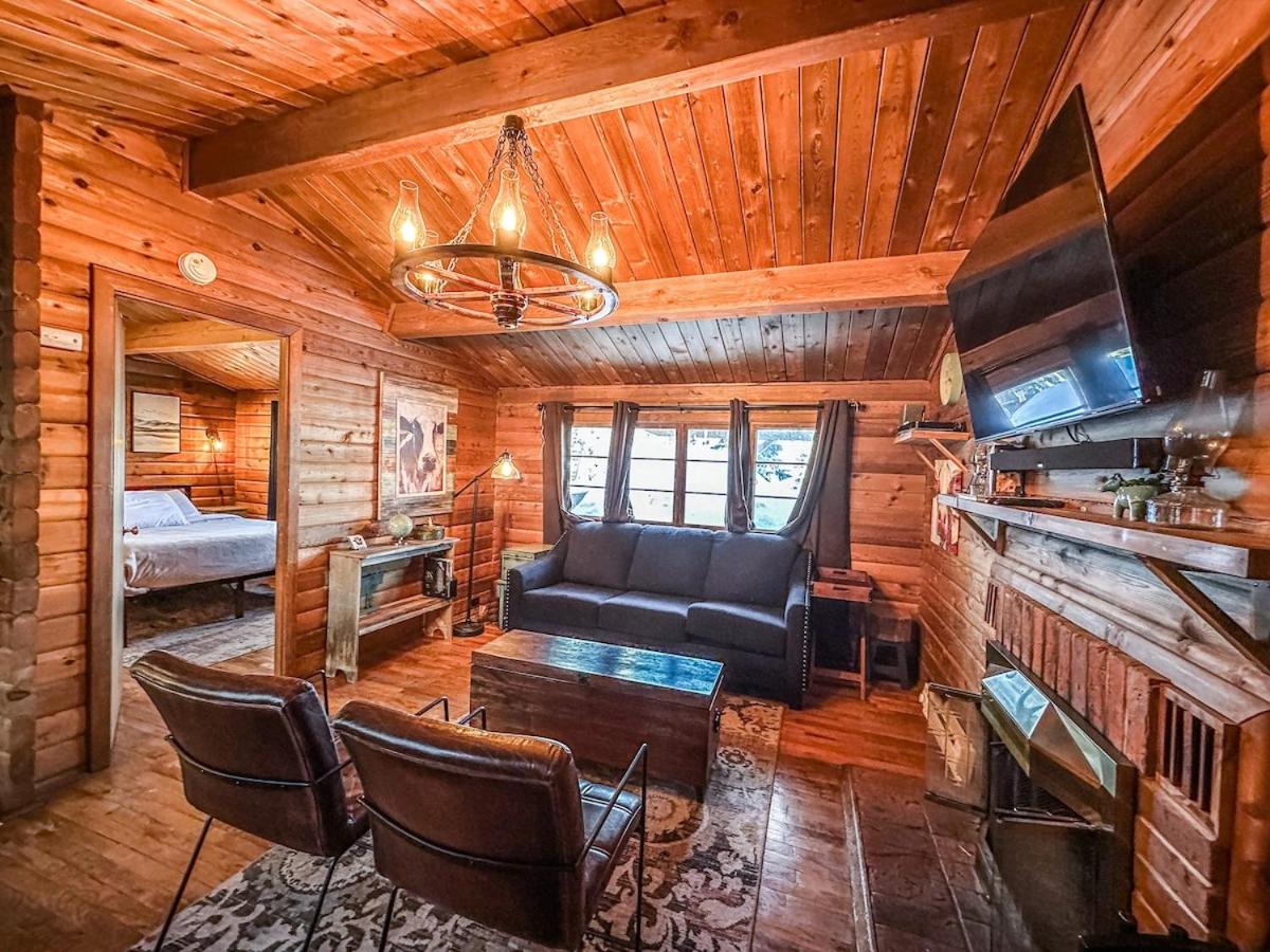 One-Bedroom House photo 1