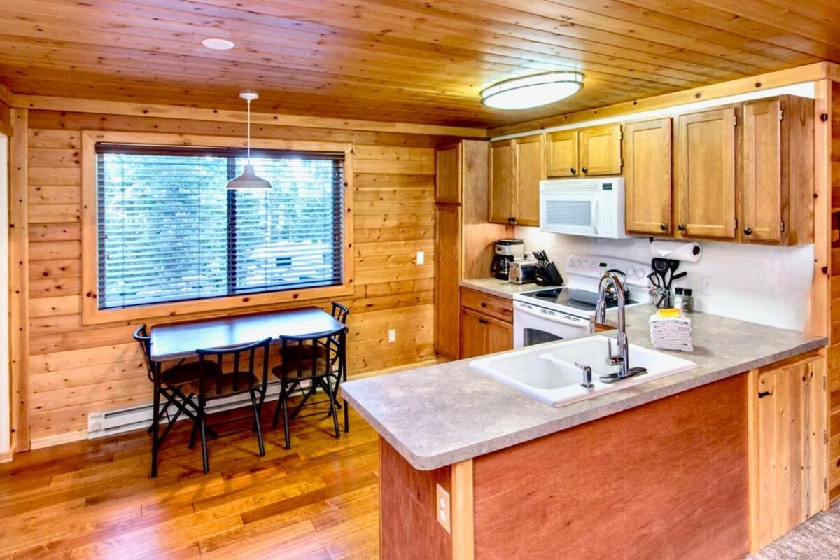 Three-Bedroom House photo 3