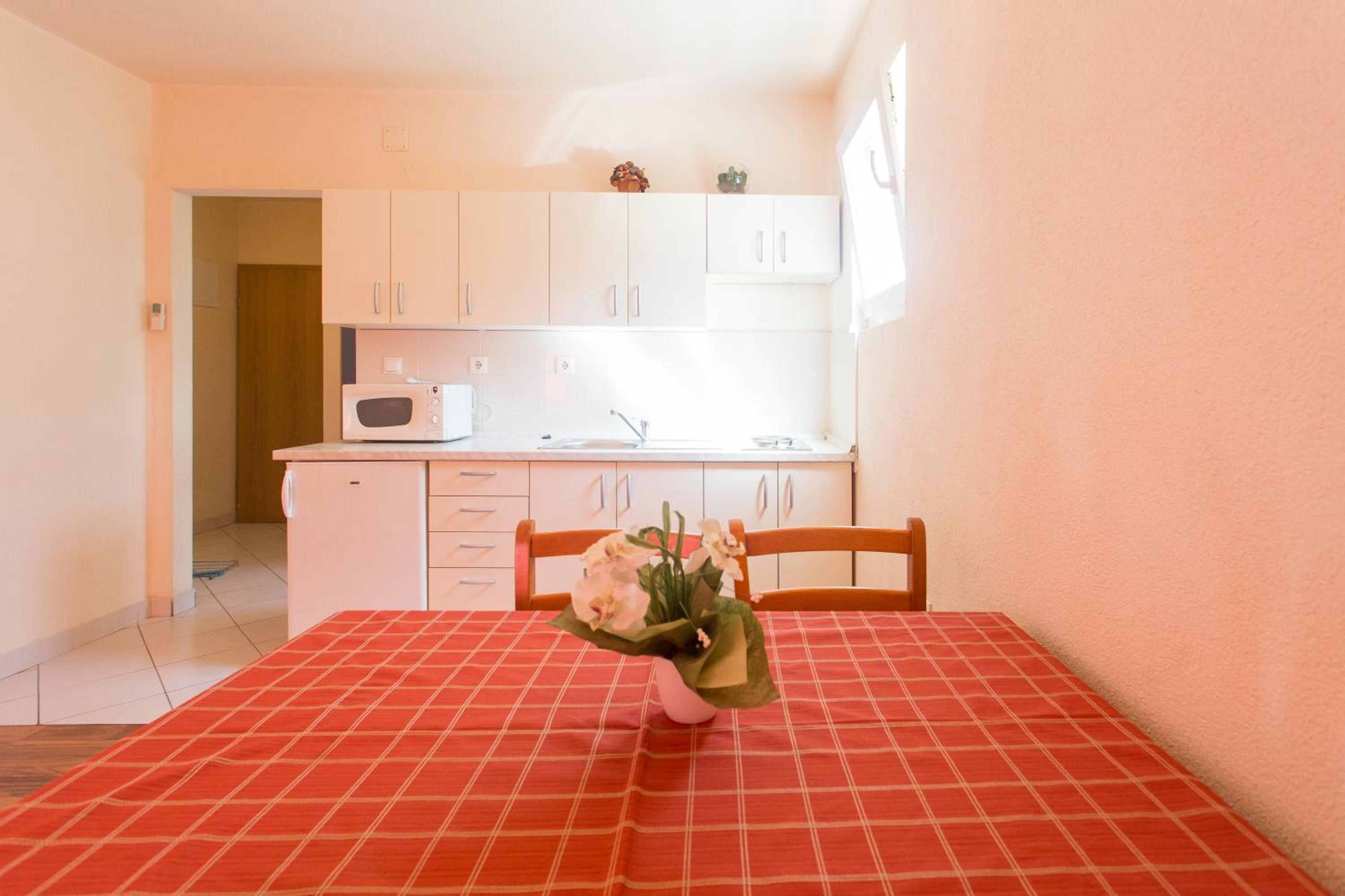 Apartment with Sea View - Photo 3