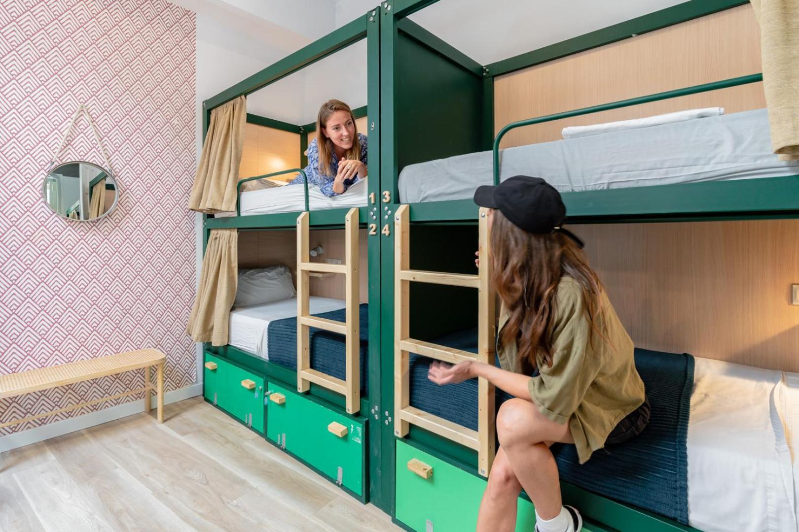 Bed in Deluxe 8-Bed Mixed Dormitory Room