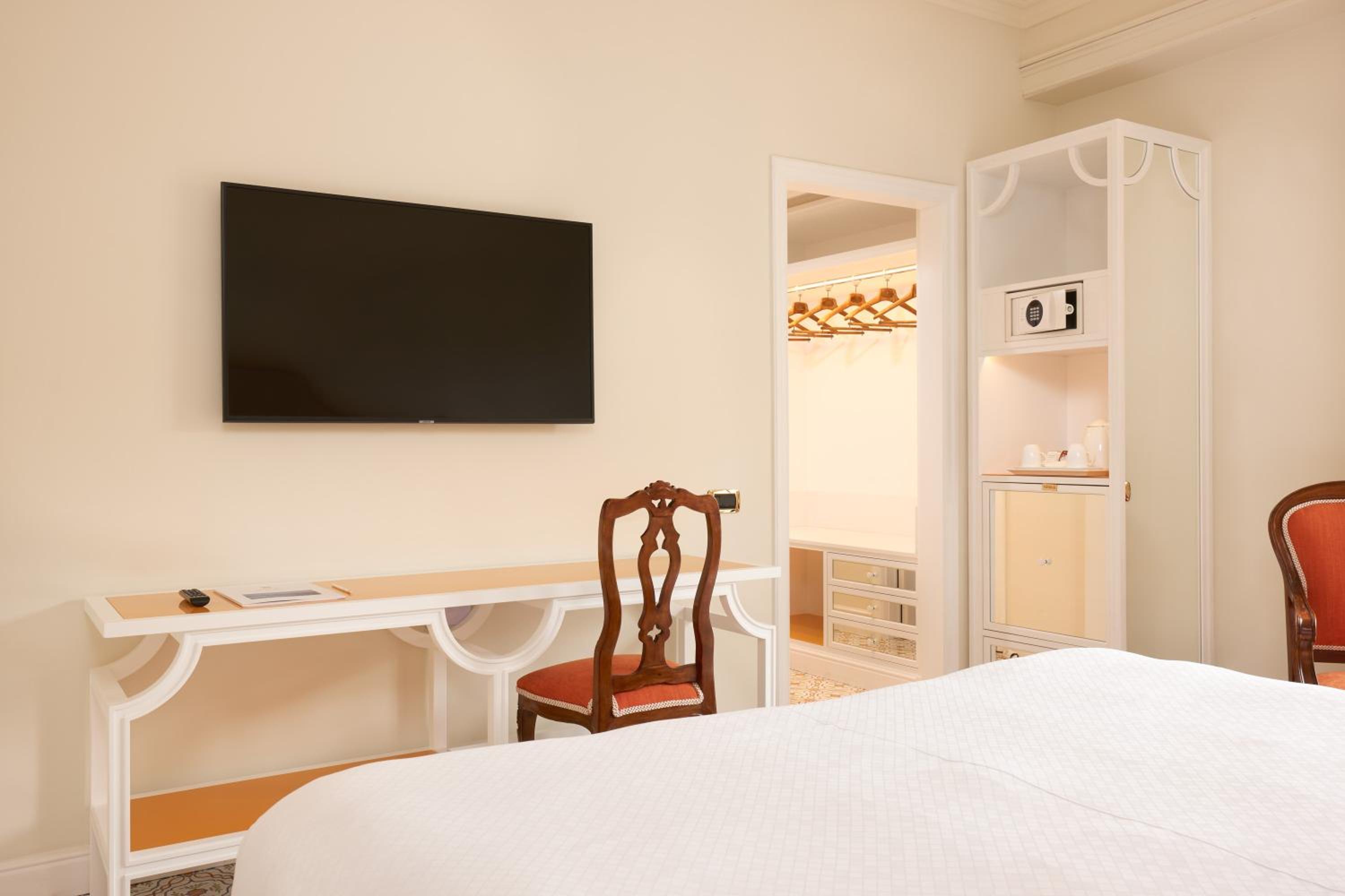 Standard Double or Twin Room with Balcony photo 2