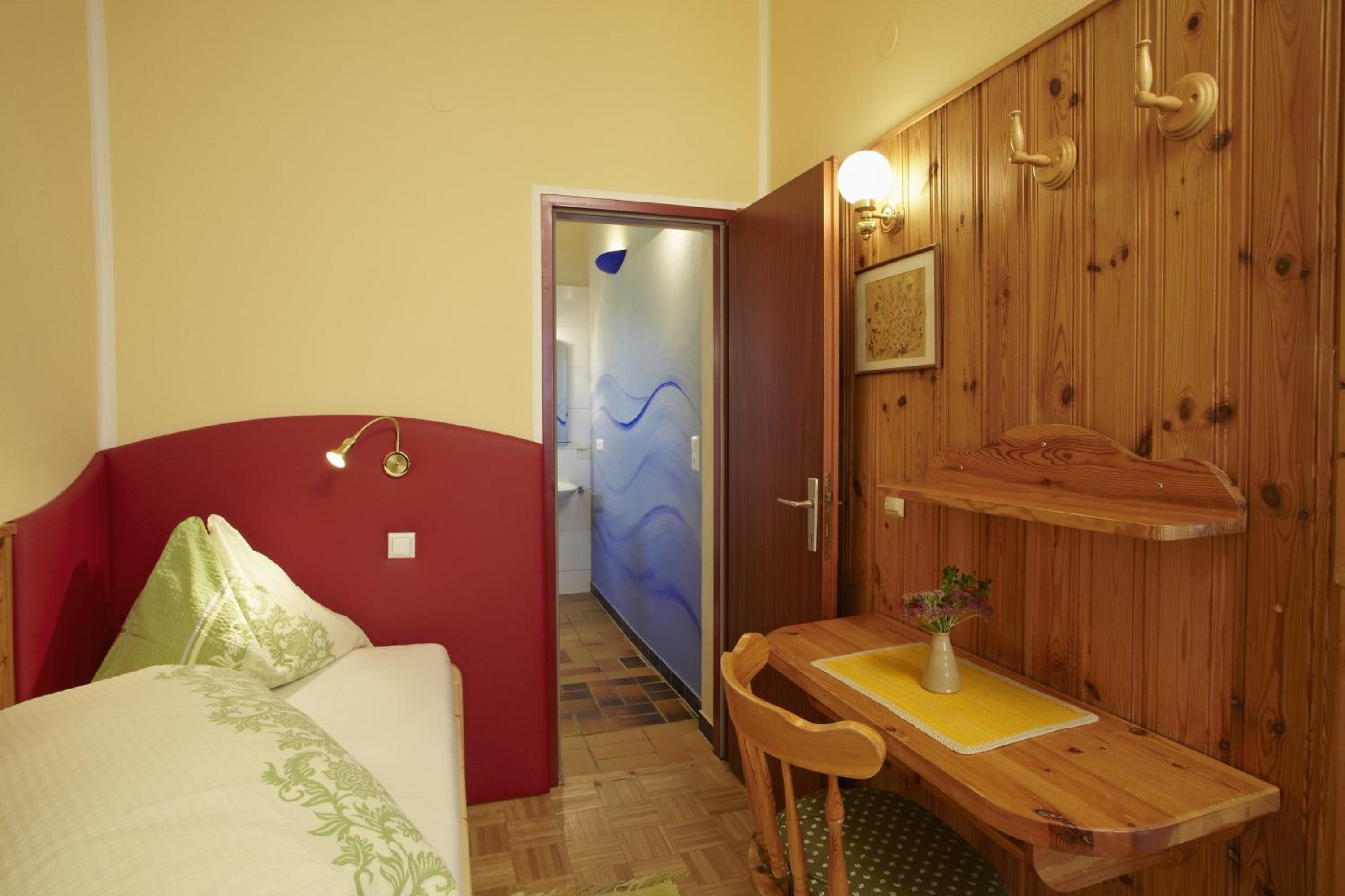 Single Room photo 2
