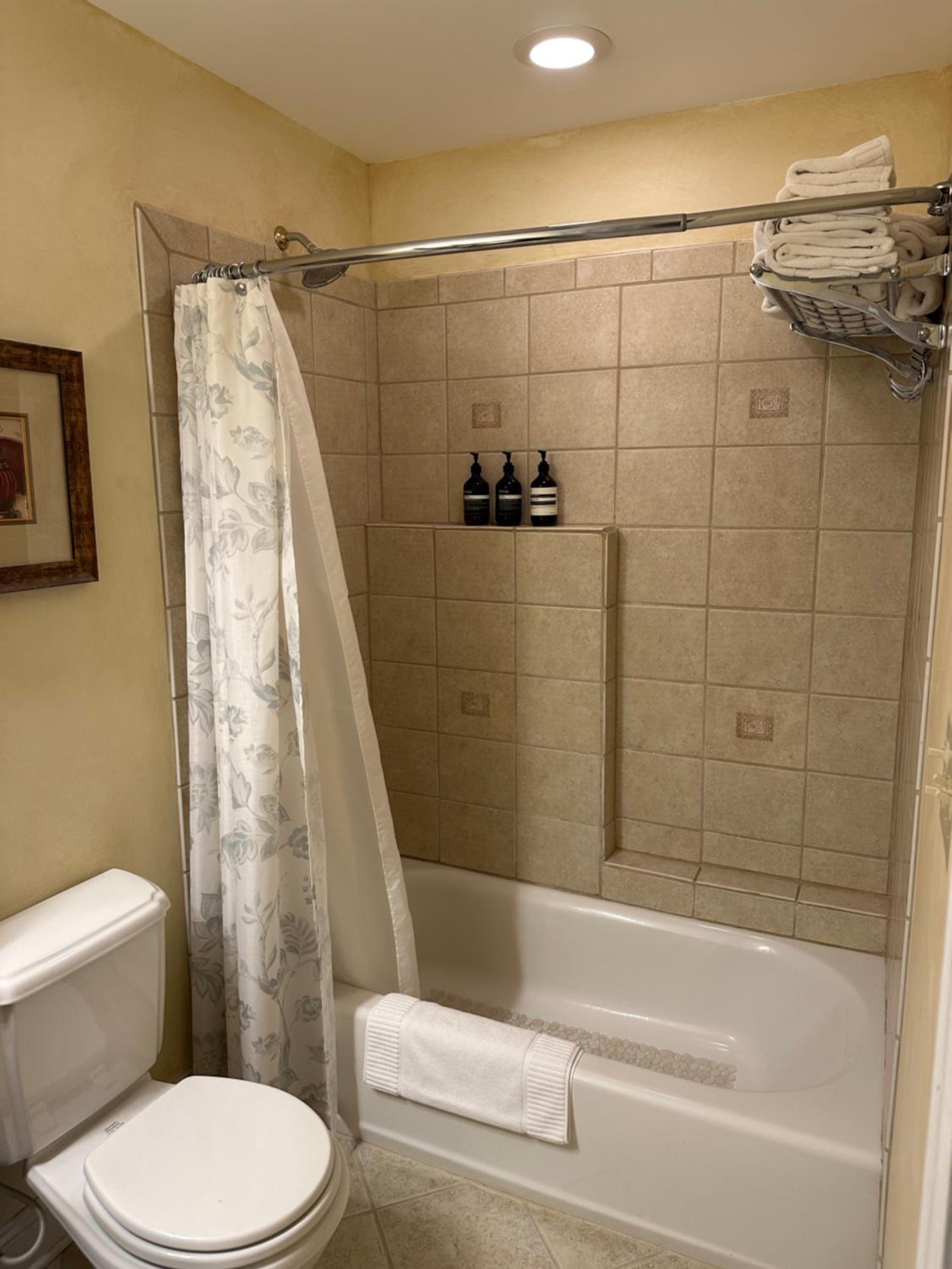 Standard Queen Room photo 3