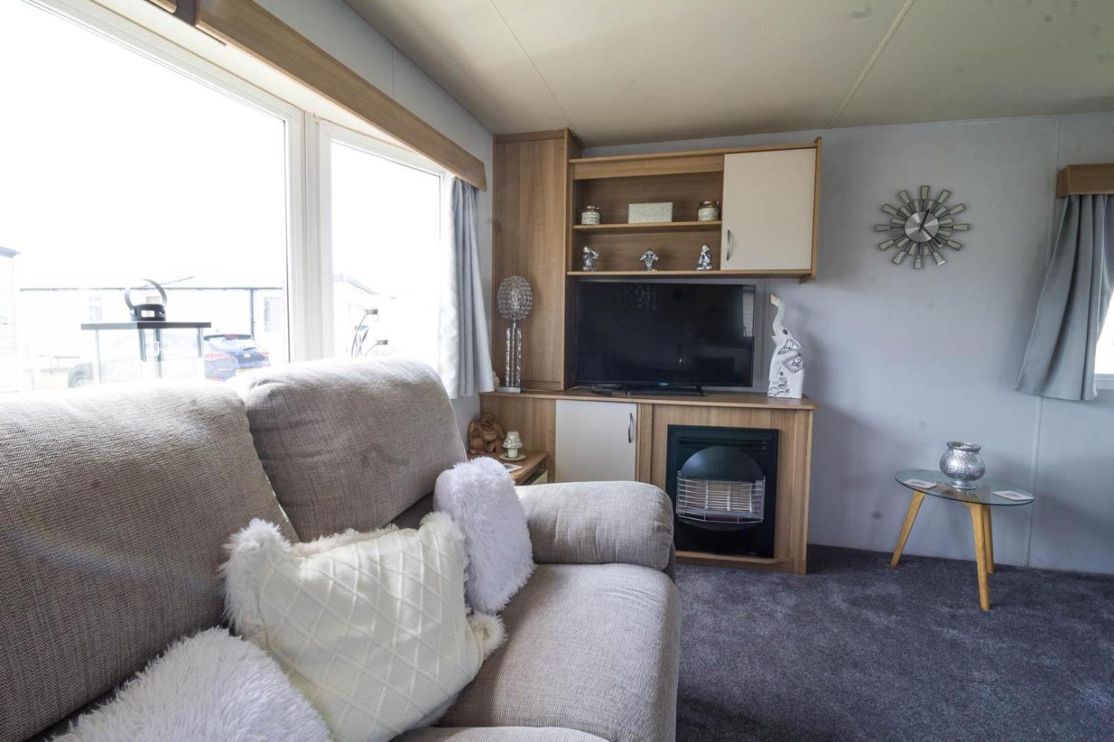 Mobile Home photo 3
