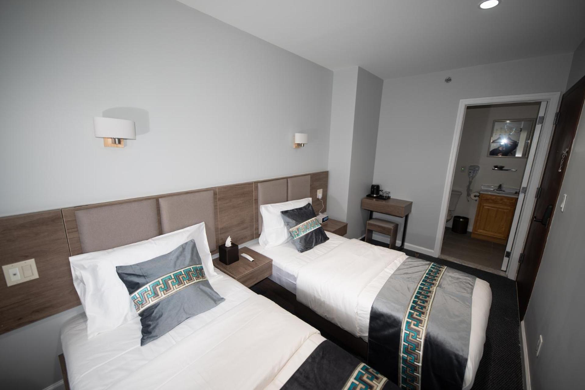 Double or Twin Room with View - Photo 1