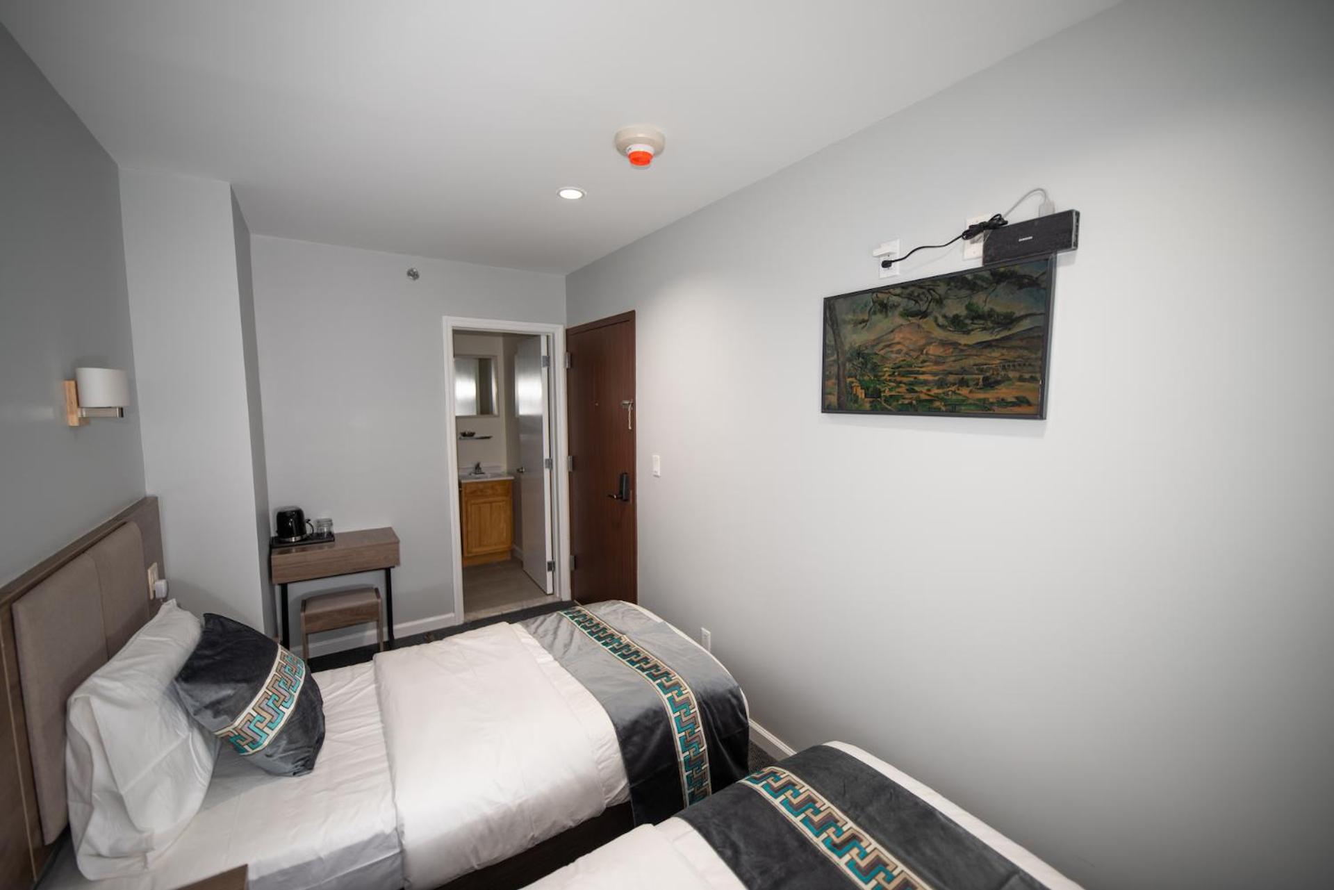 Double or Twin Room with View - Photo 2