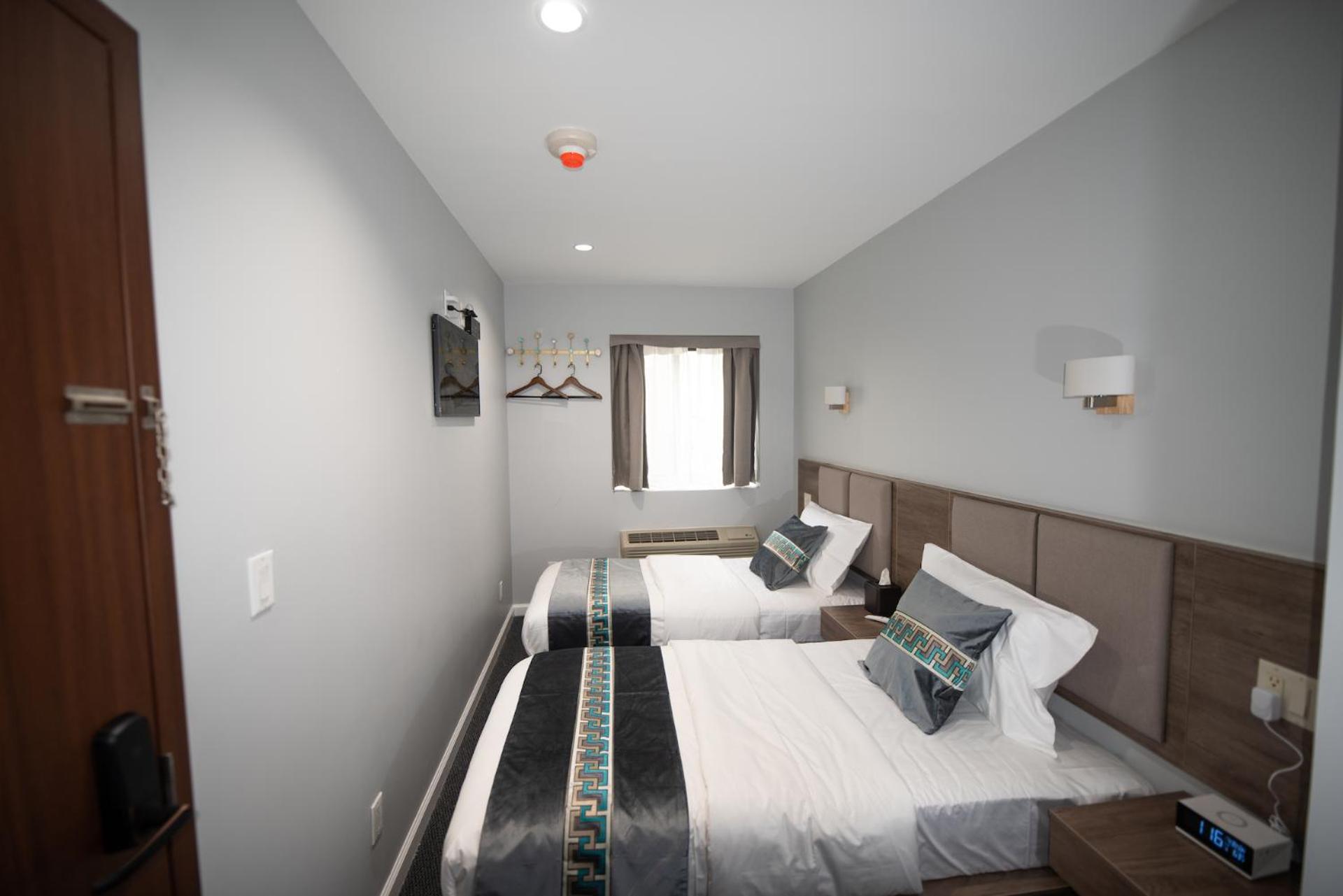 Double or Twin Room with View - Photo 3