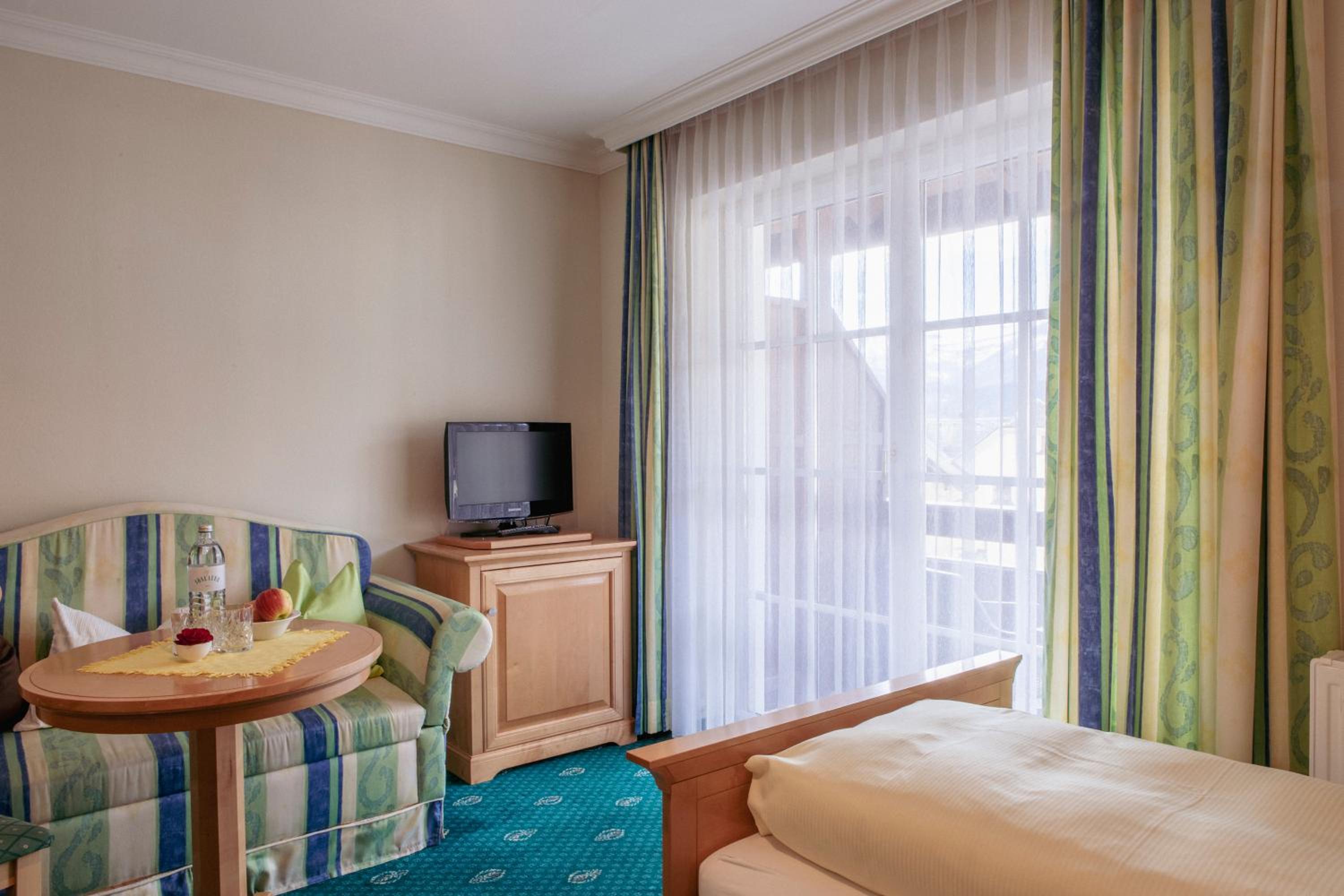 Double or Twin Room with Balcony - Photo 1