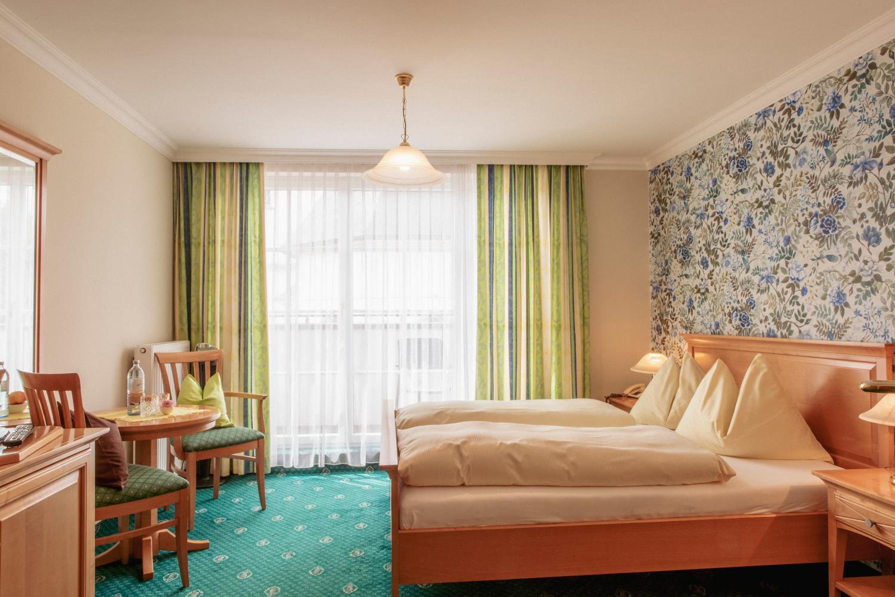 Double Room with Balcony - Photo 5
