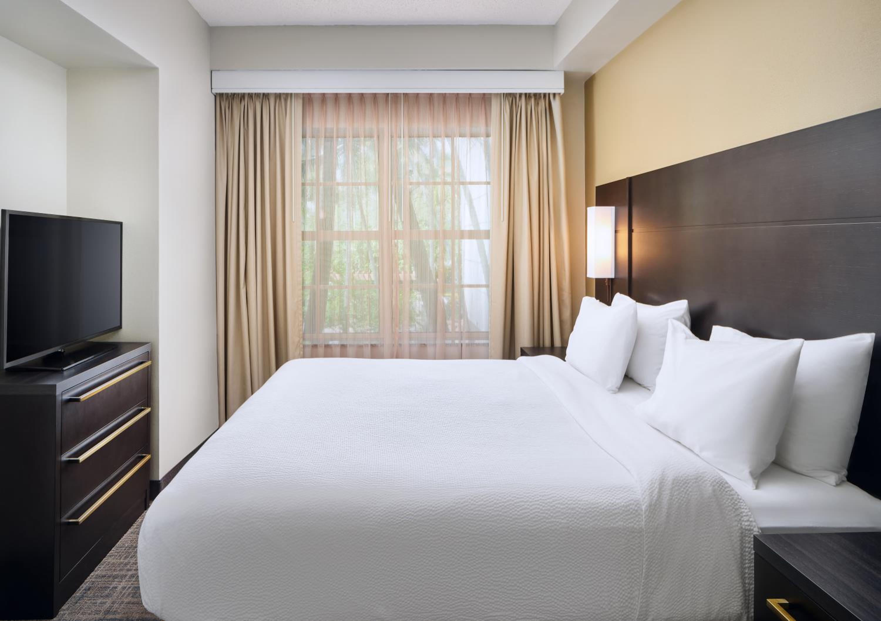 One-Bedroom Queen Suite with Sofa Bed - Photo 1