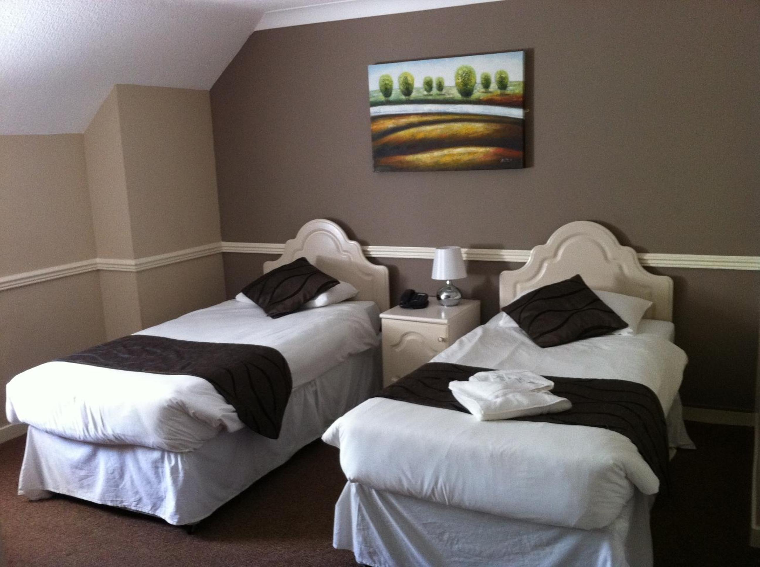 Standard Twin Room - Photo 1