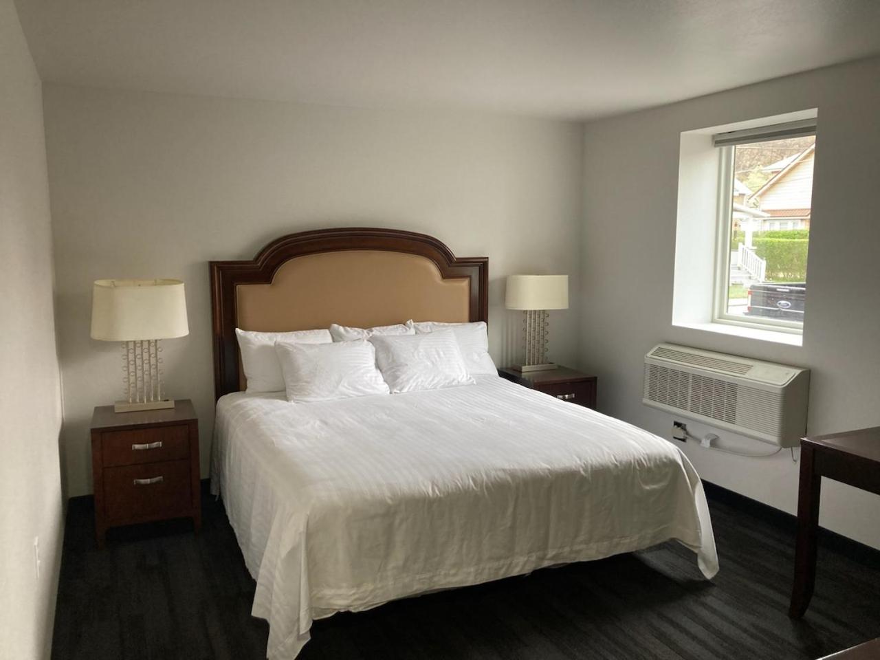 Deluxe King Room photo 1