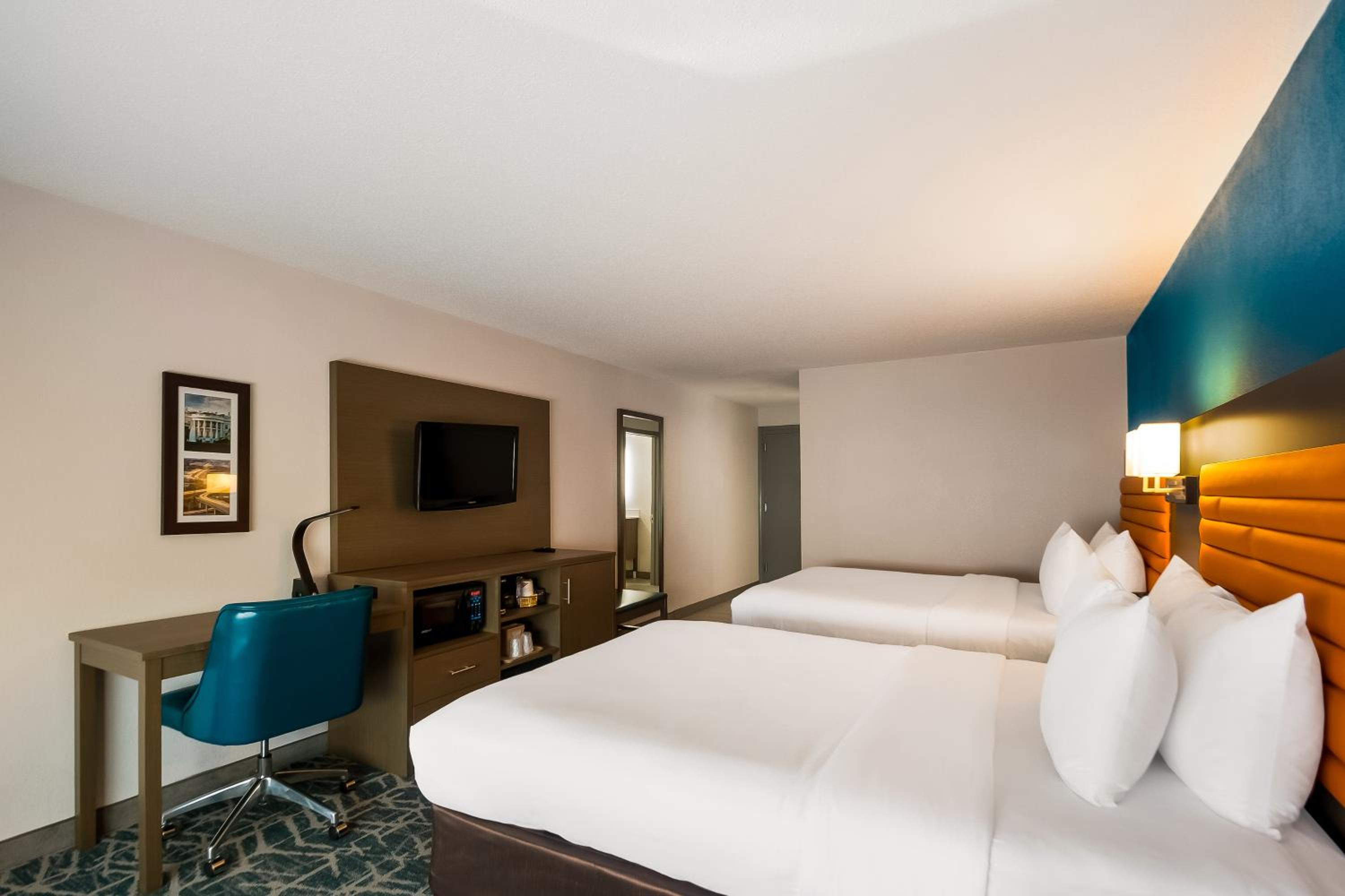 Efficiency Queen Room With Two Queen Beds - Accessible/Non-Smoking photo 2