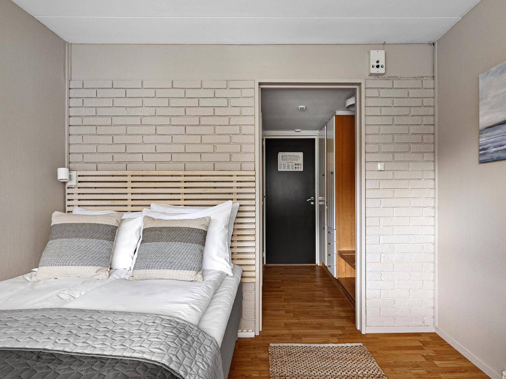 Small Double Room - Photo 1