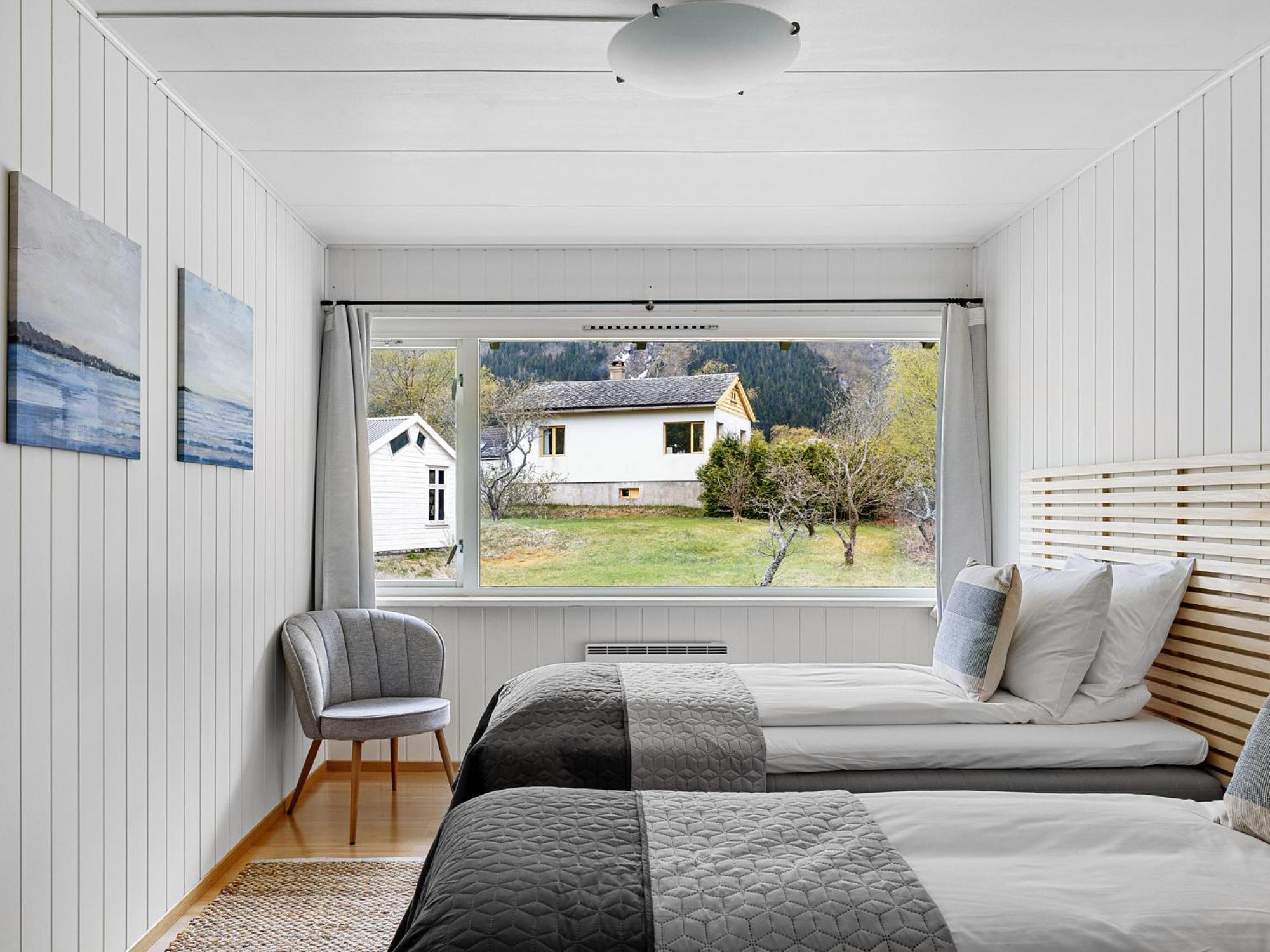 Twin Room - Photo 3