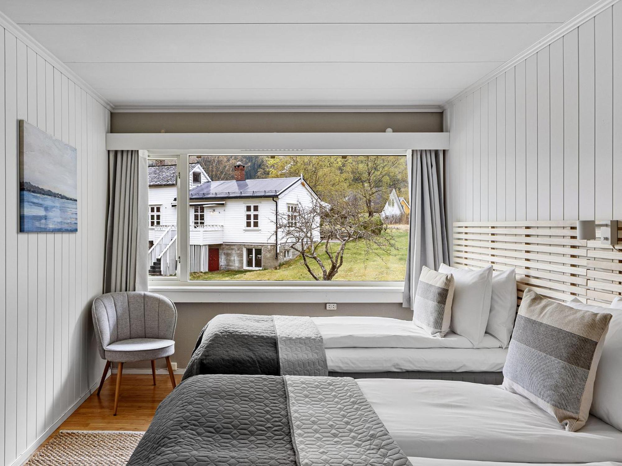 Twin Room - Photo 1