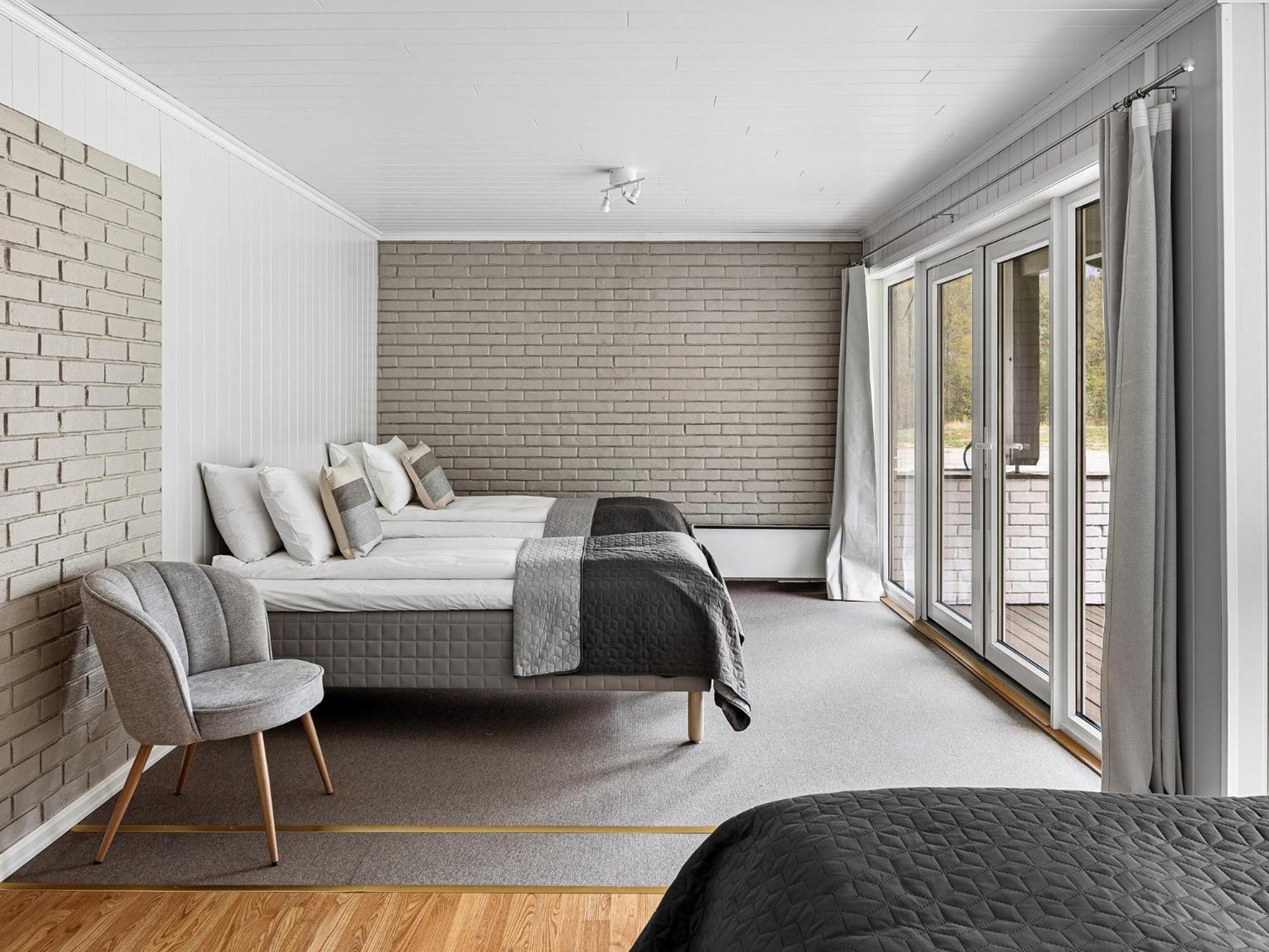 Family Room - Photo 2