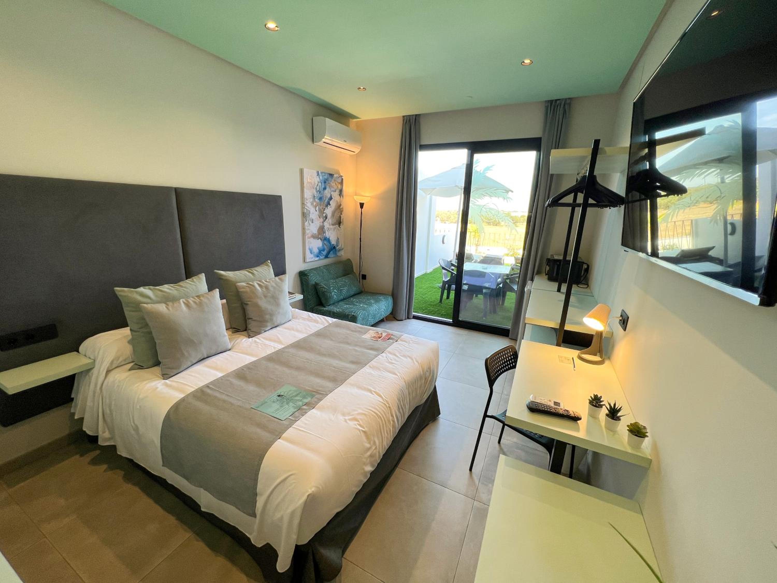 Superior Double Room (2 Adults + 1 Child) thumbnail 5