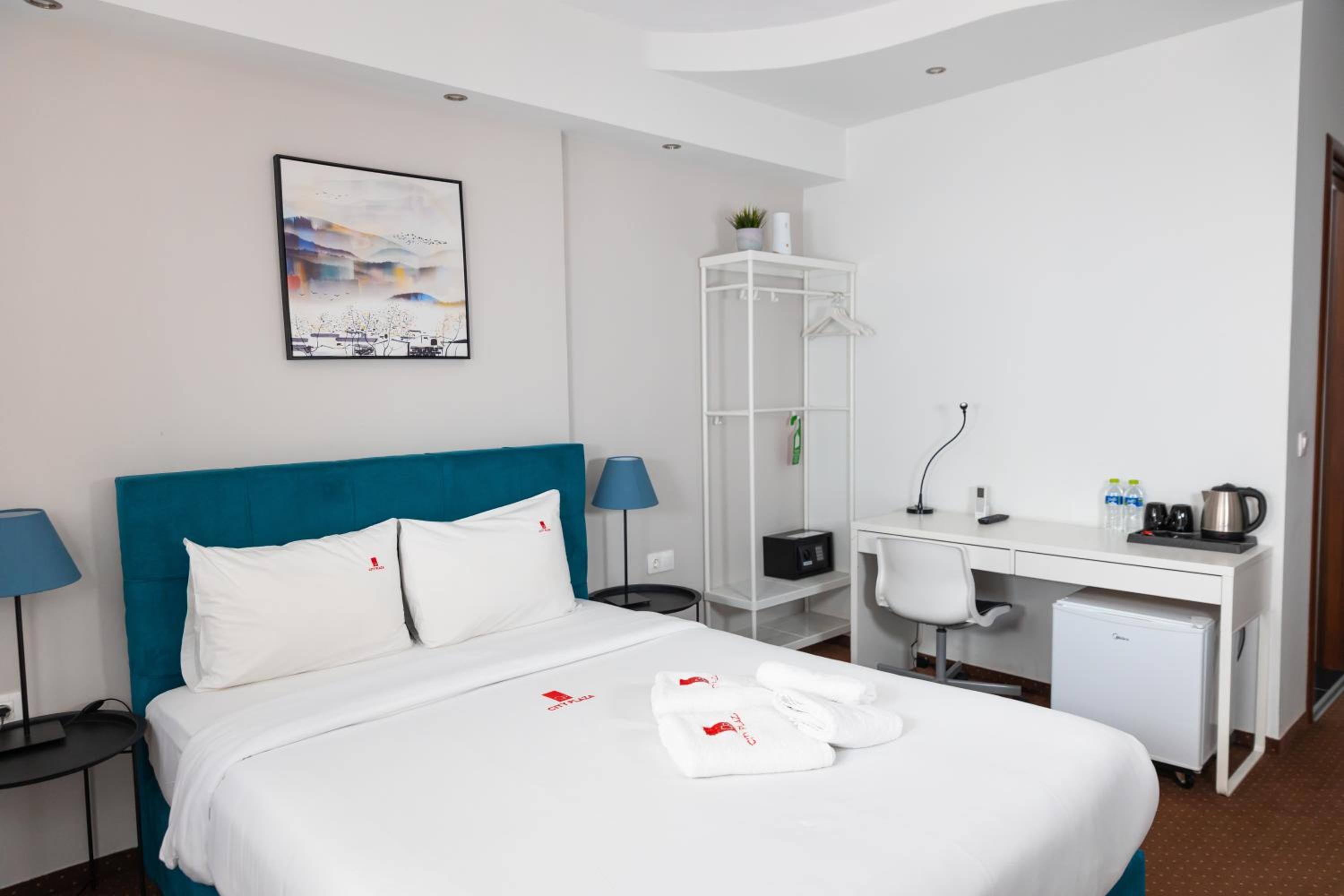 Superior Room with Balcony - Photo 7