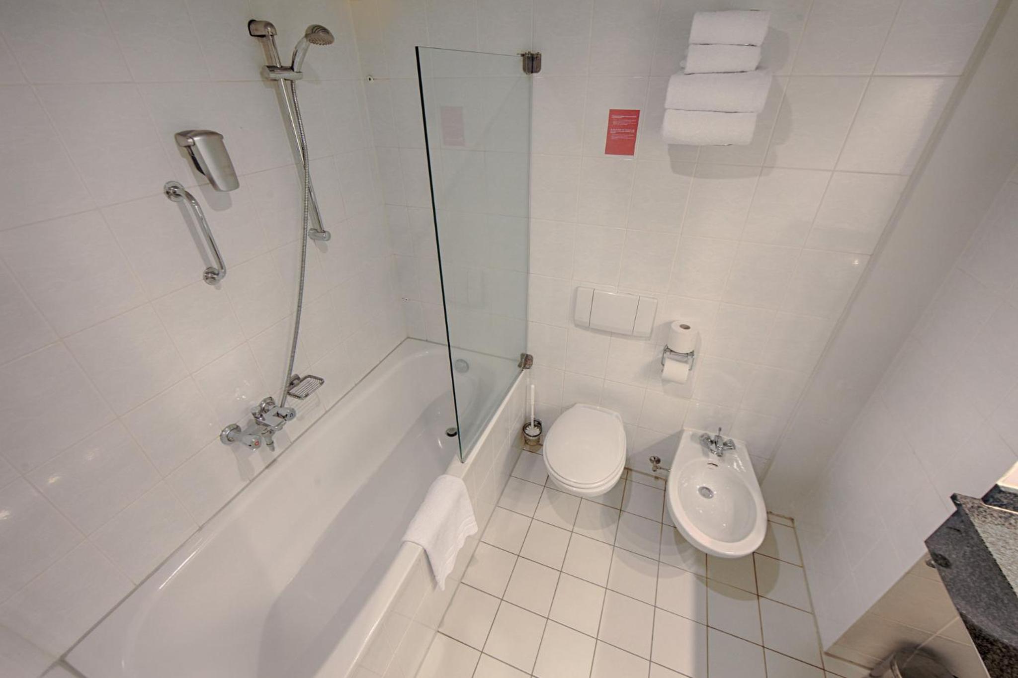 Deluxe Twin or Double Room - Photo 7