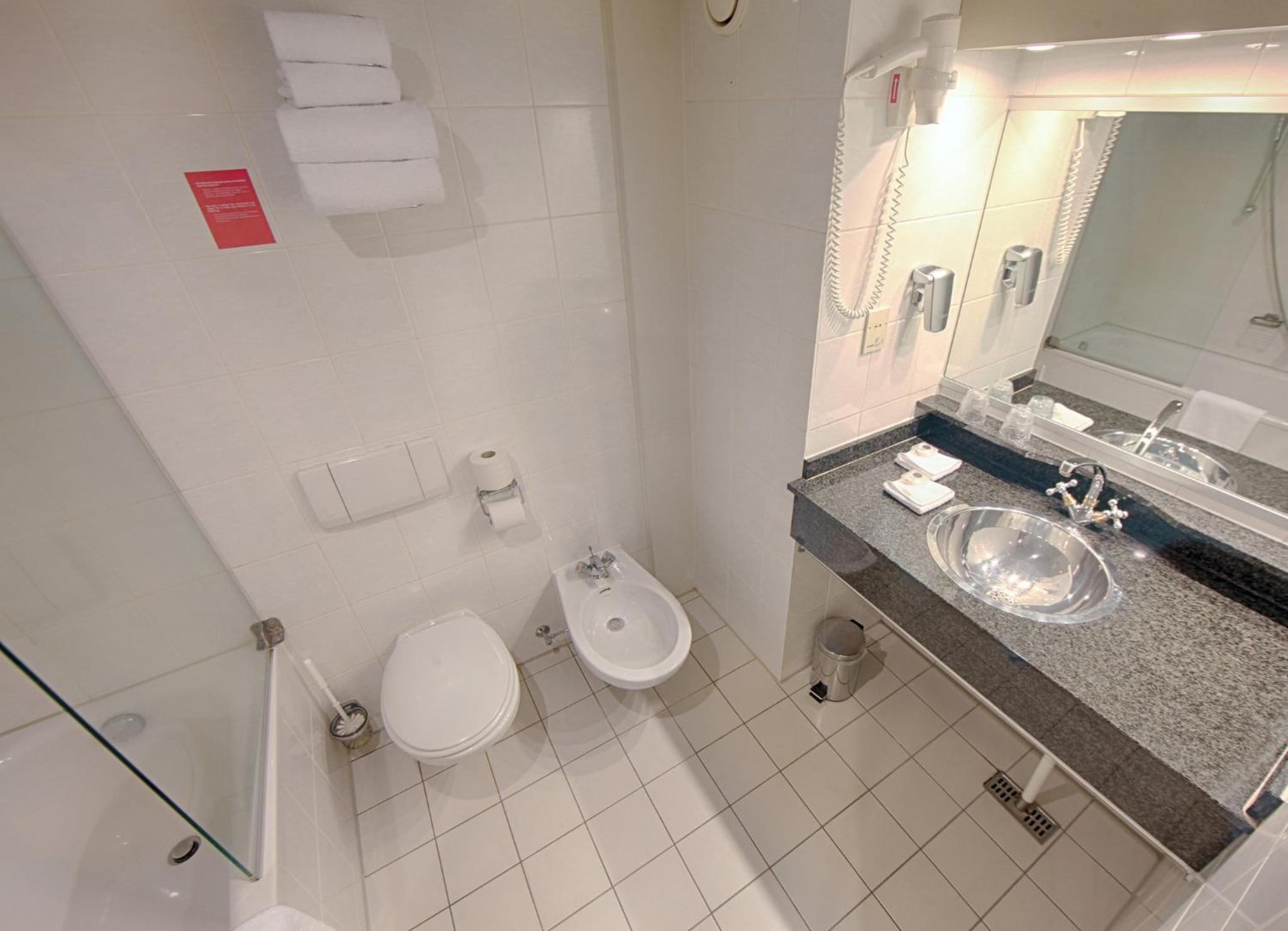 Twin or Double Room - Photo 4
