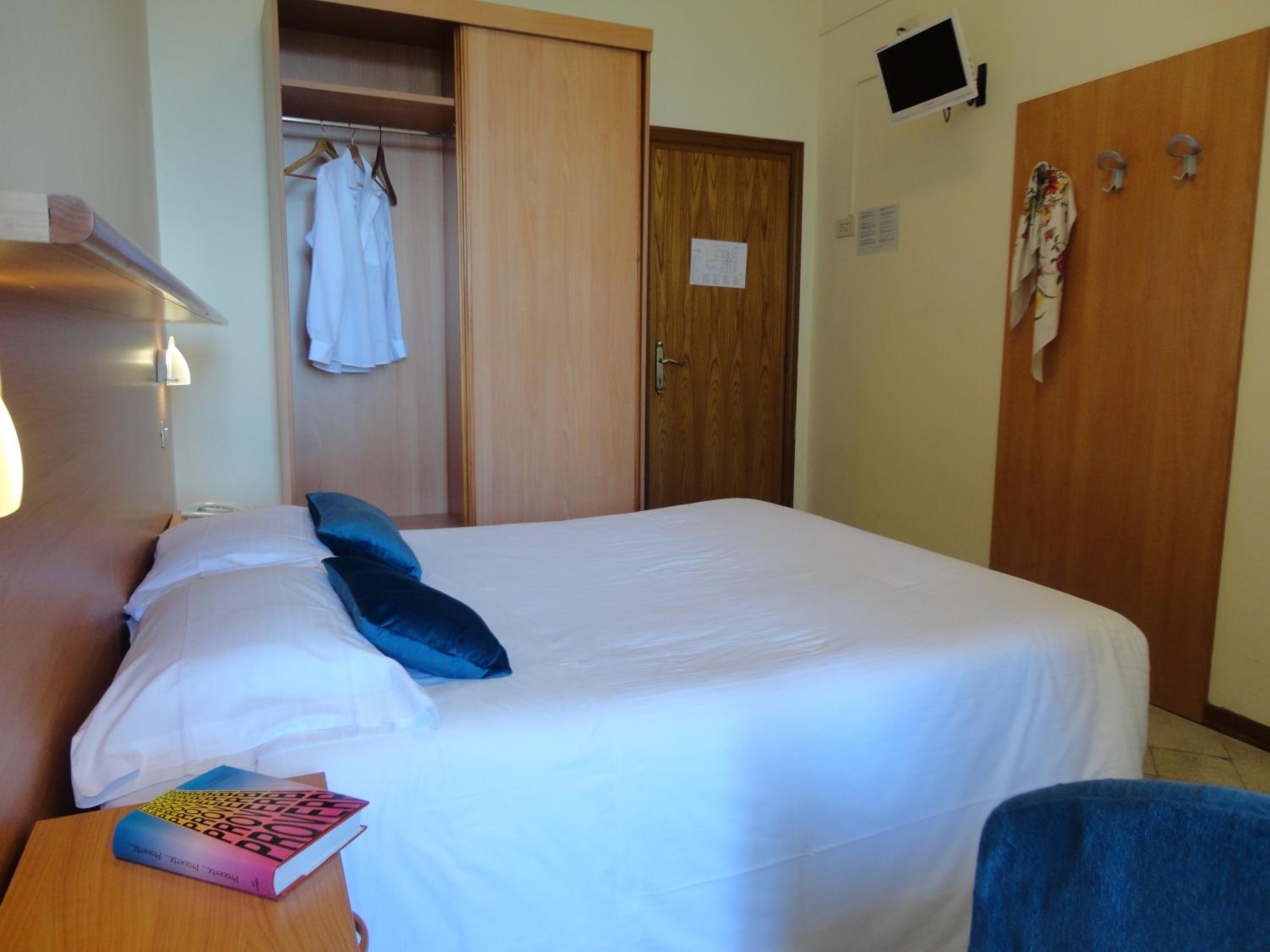 Triple Room with View - Photo 1