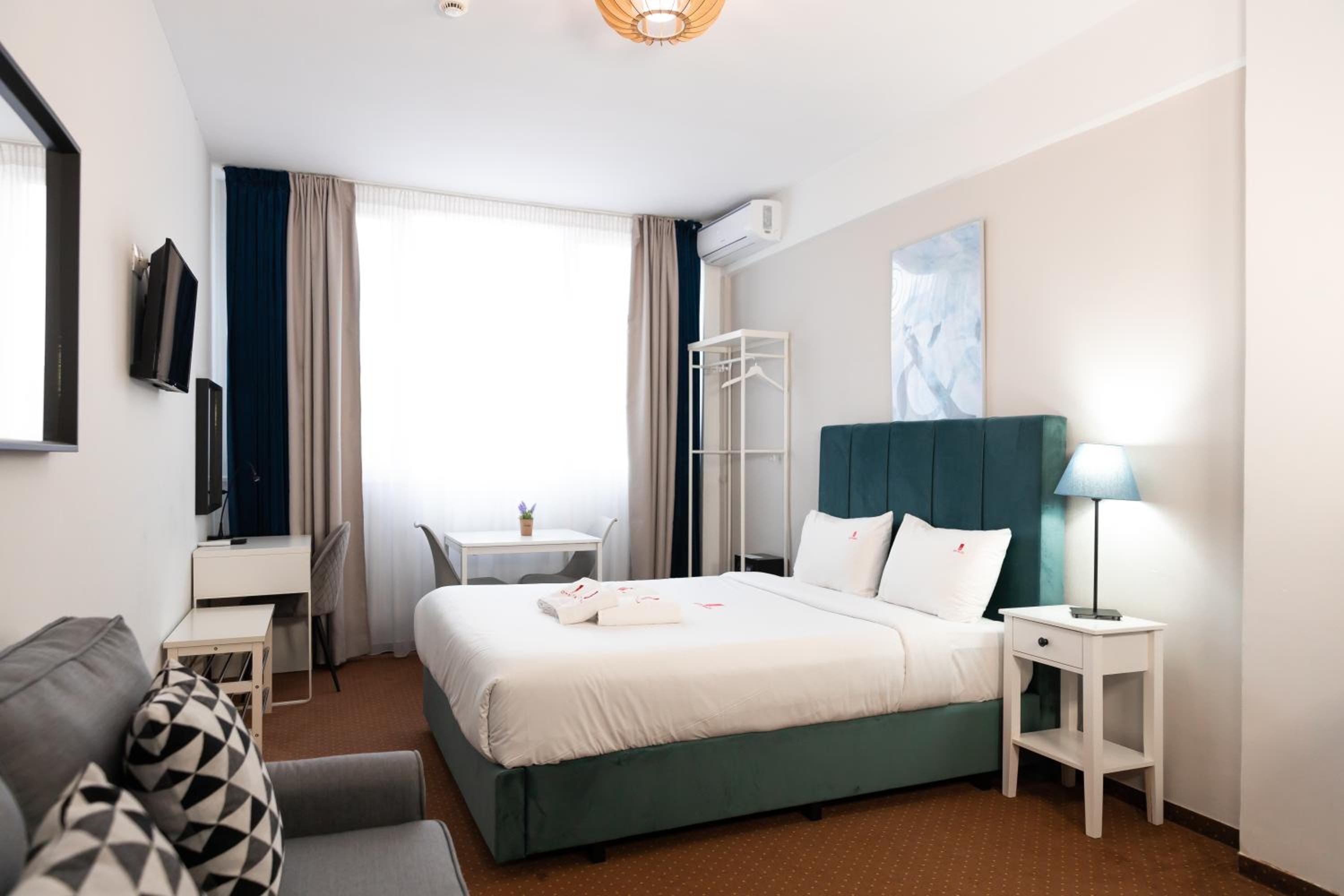 Deluxe Room with Kitchenette - Photo 1