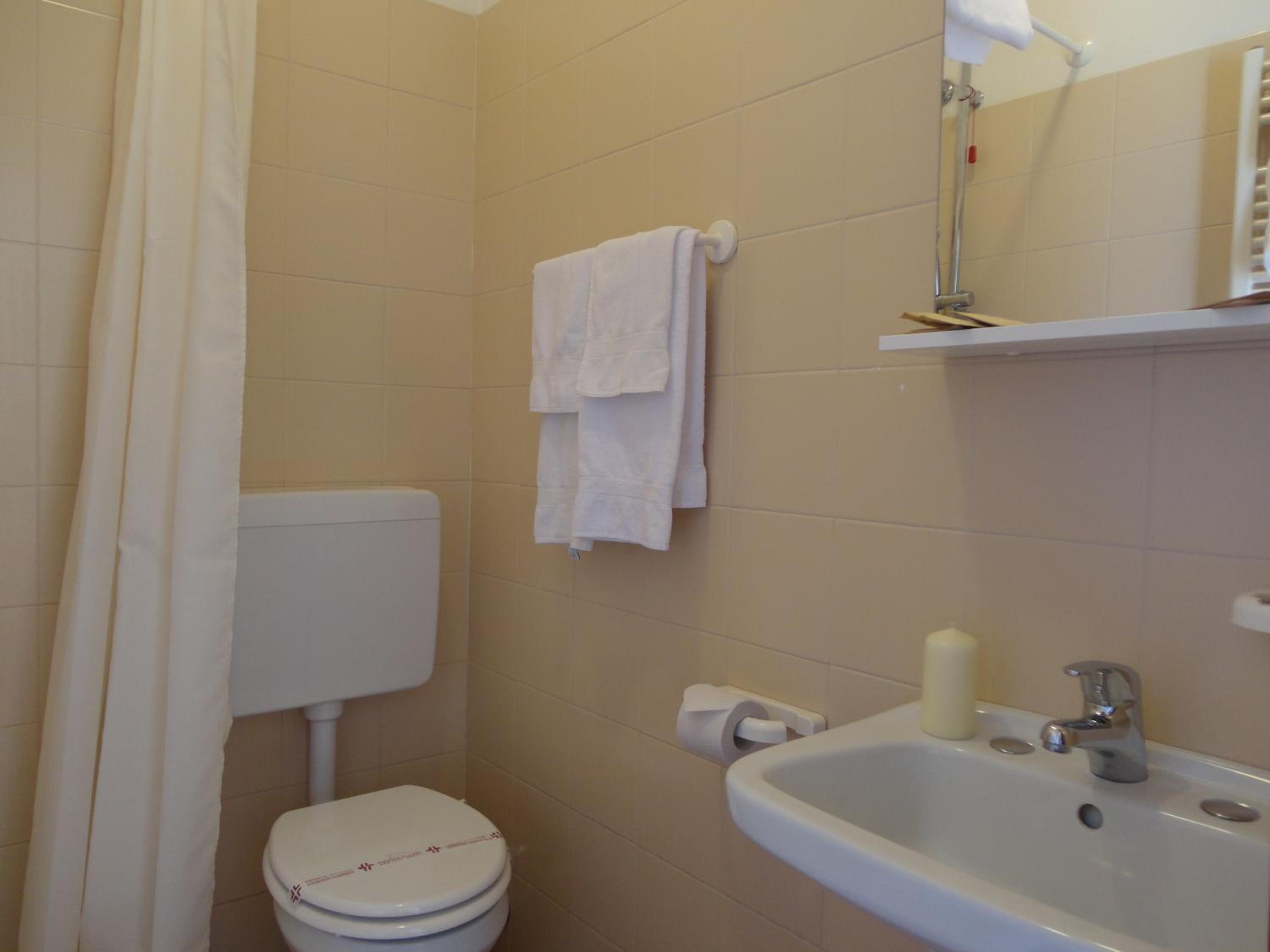 Triple Room with View - Photo 3