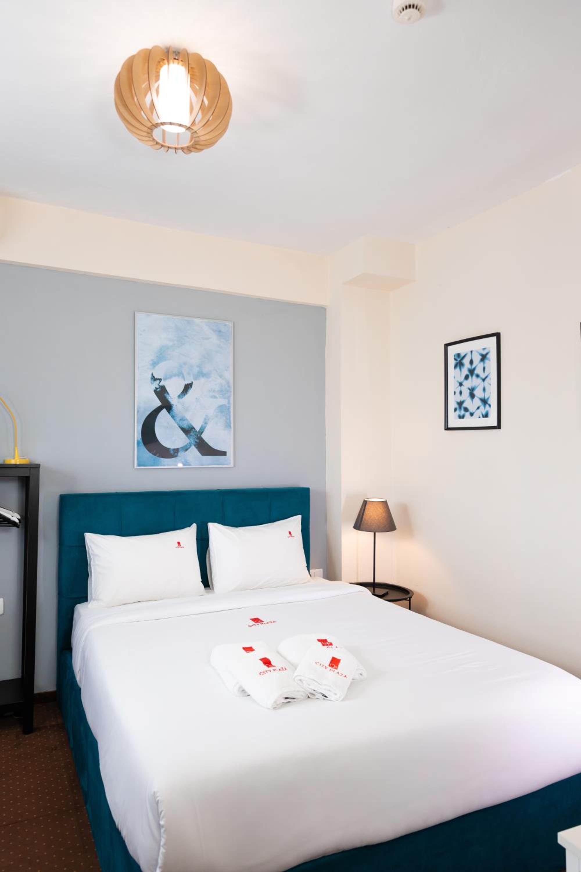 Two-Bedroom Apartment - Photo 2