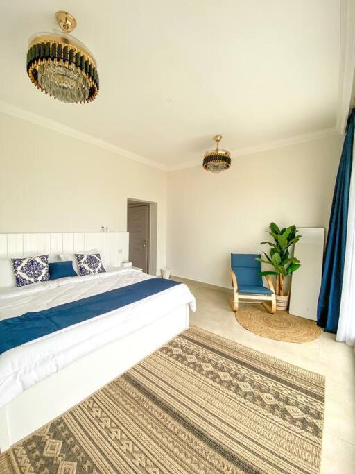 Three-Bedroom Villa photo 2
