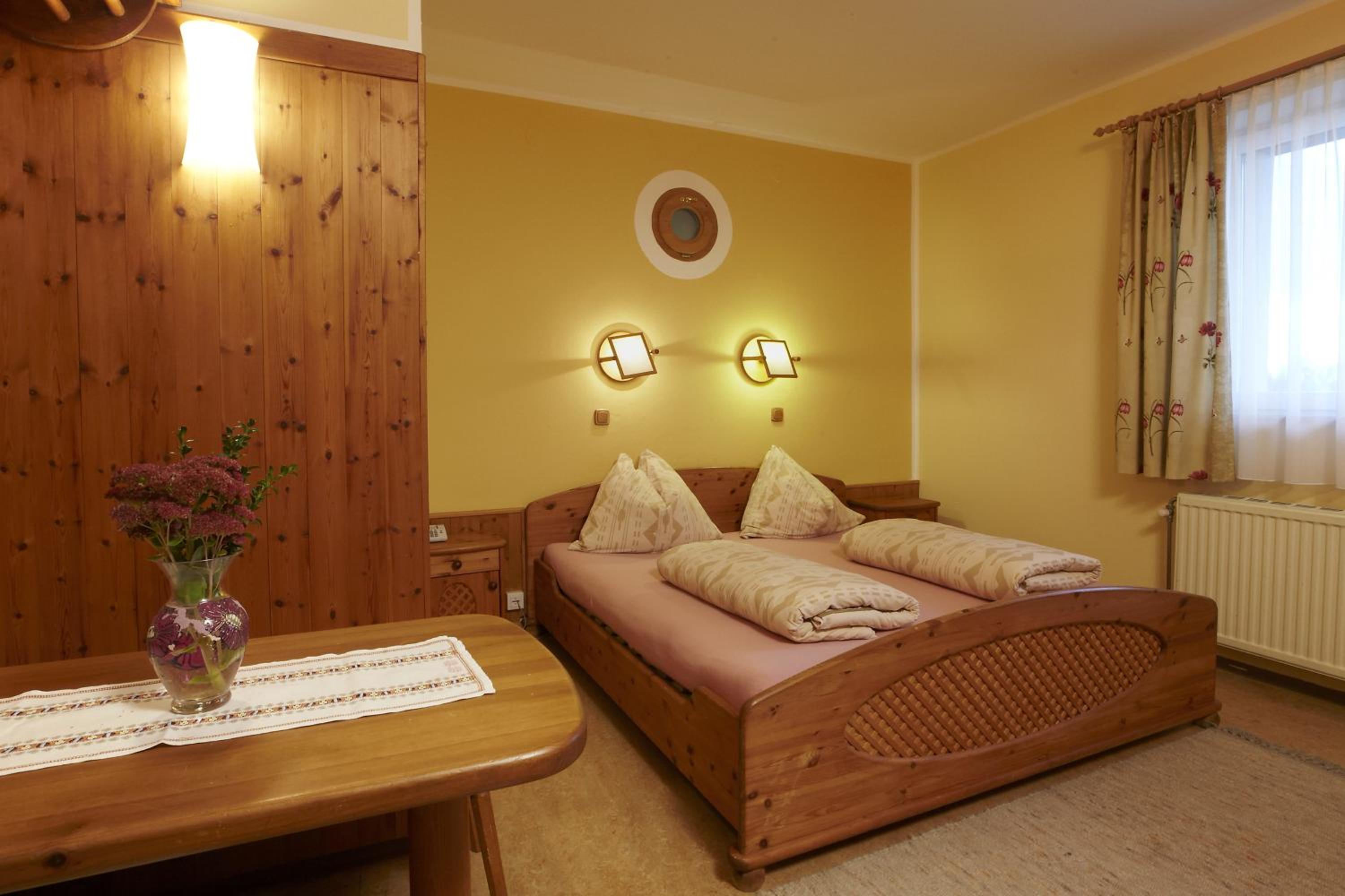 Family Room (2 Adults + 2 Children) photo 1