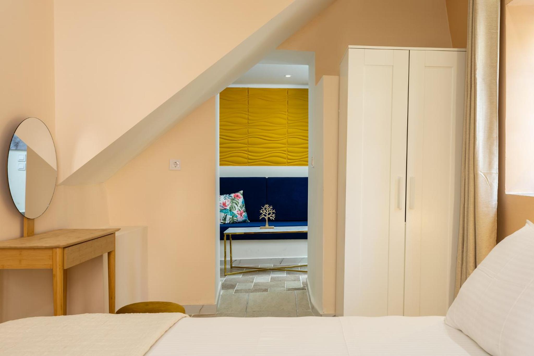 Deluxe King Suite