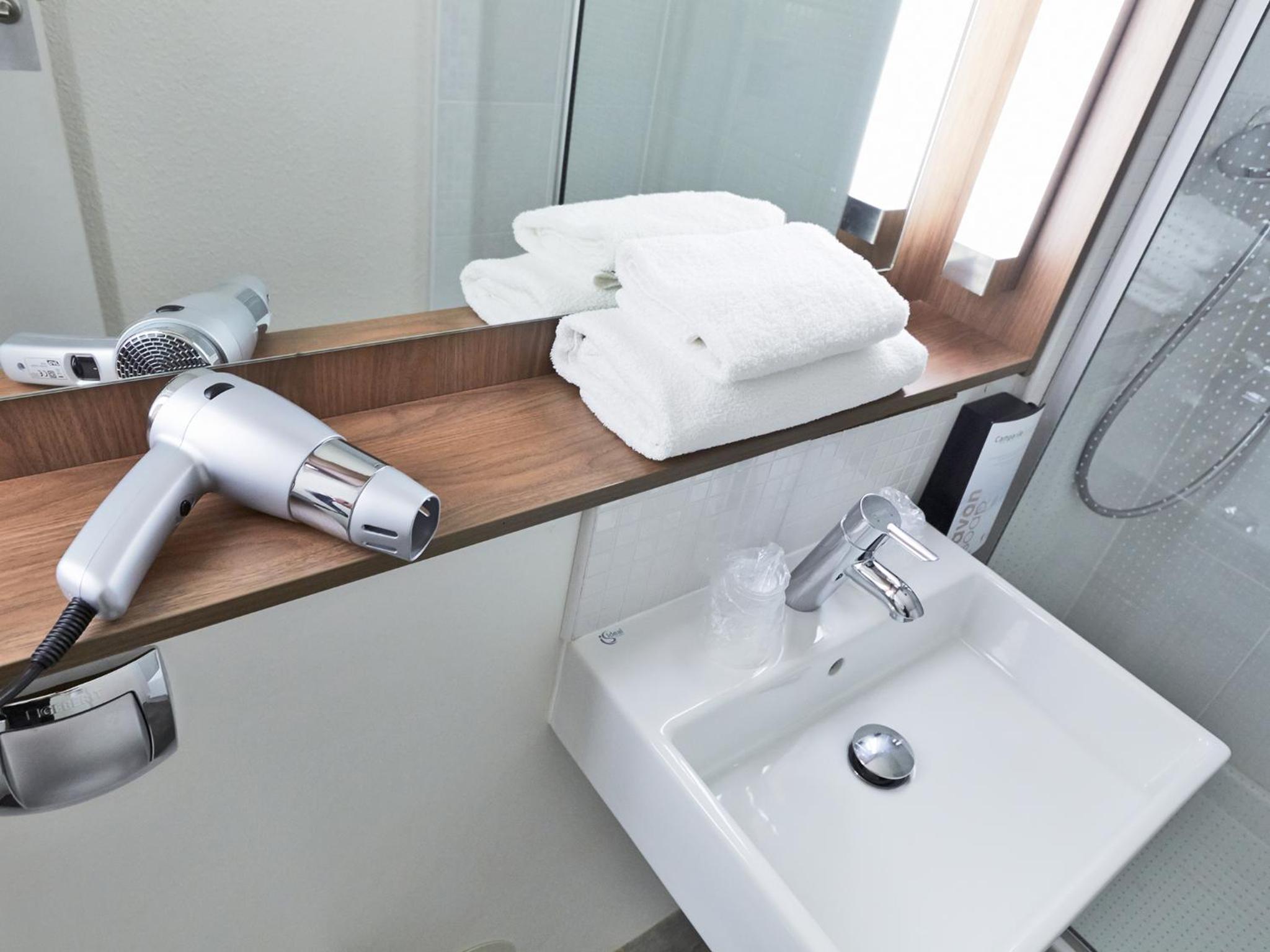 Standard Twin Room - Photo 3