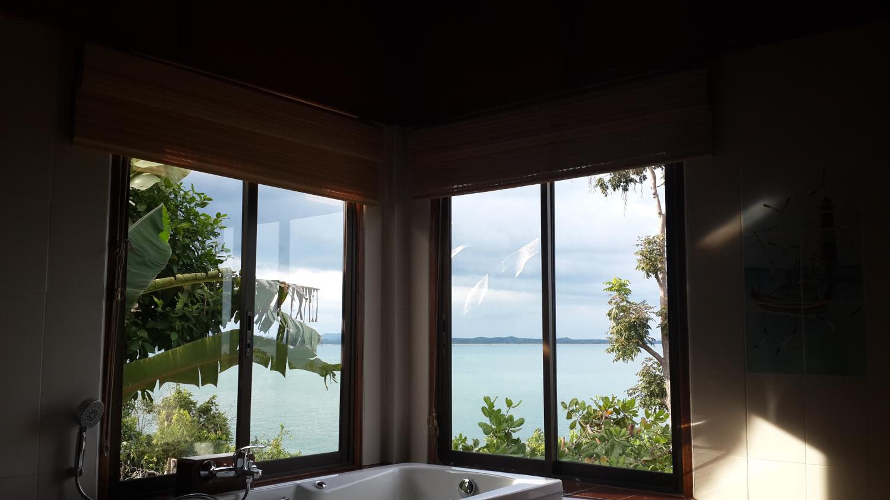 Deluxe Bungalow with Sea View (corner) - Photo 6