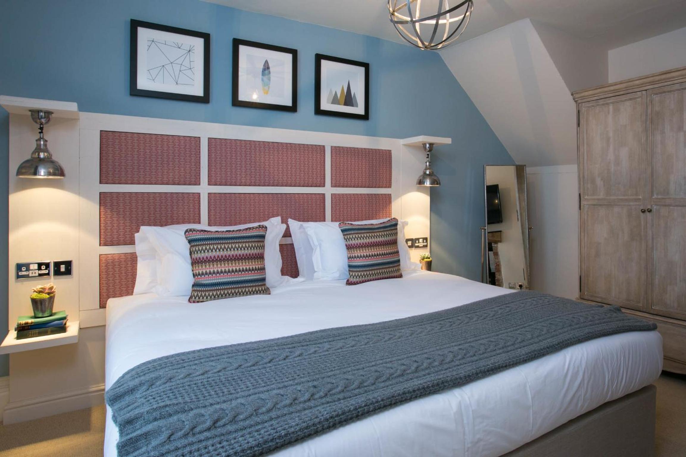 Suite - Photo 1