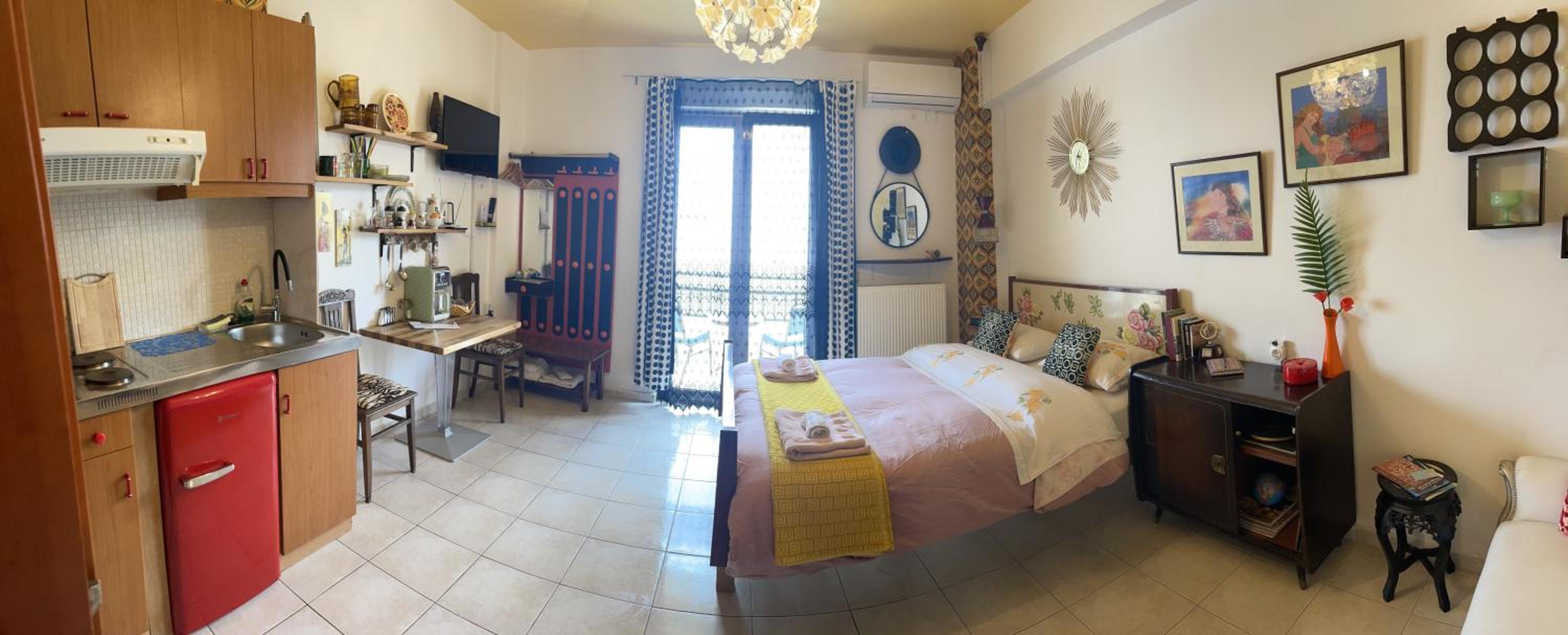 One-Bedroom Apartment - Photo 1