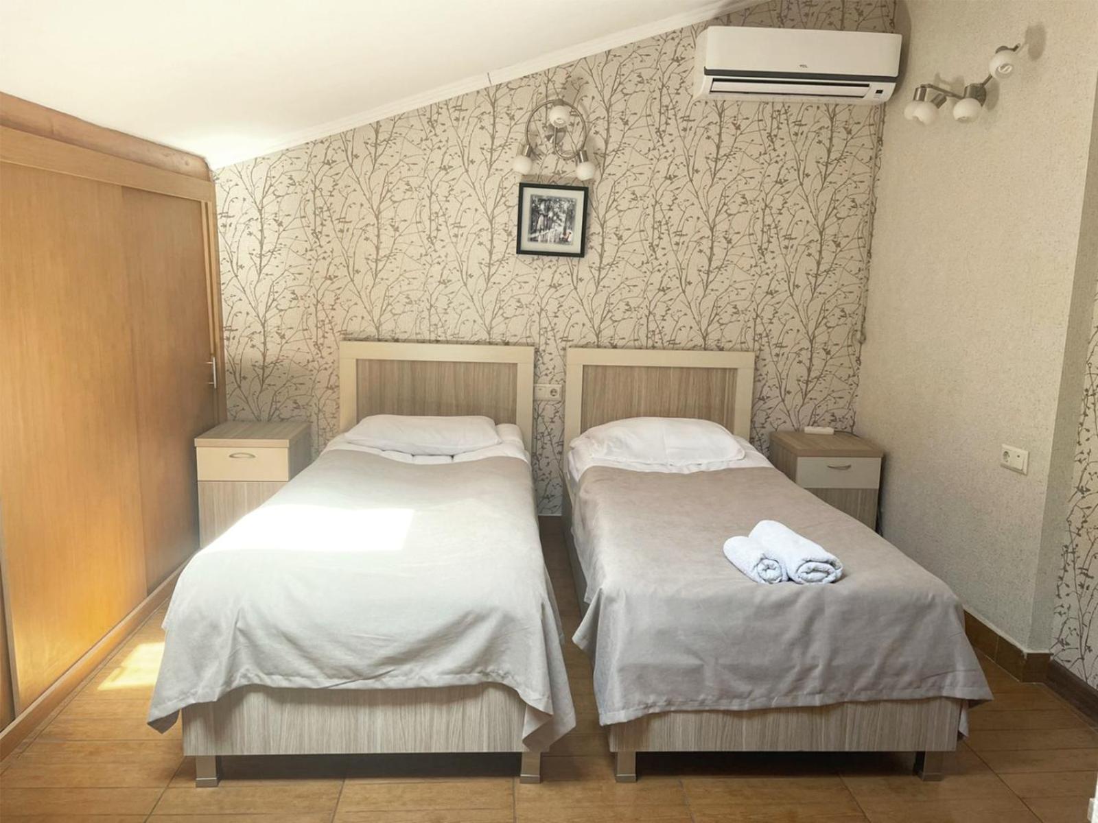 Economy Twin Room photo 3