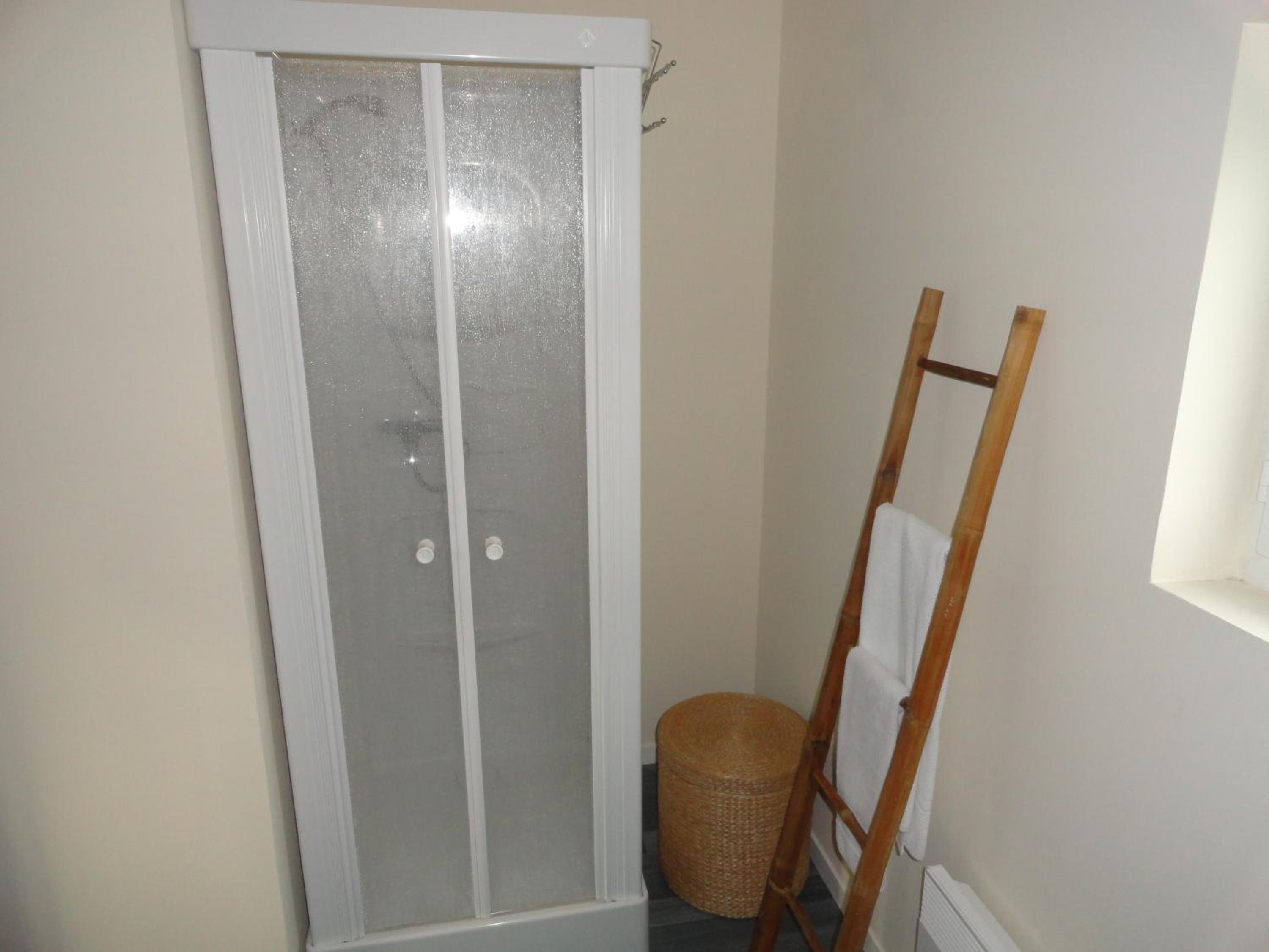 Double Room - Photo 12
