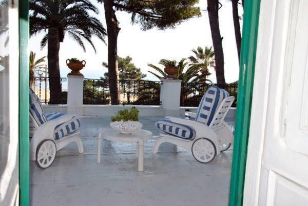 Deluxe Double Room with Balcony and Sea View photo 2