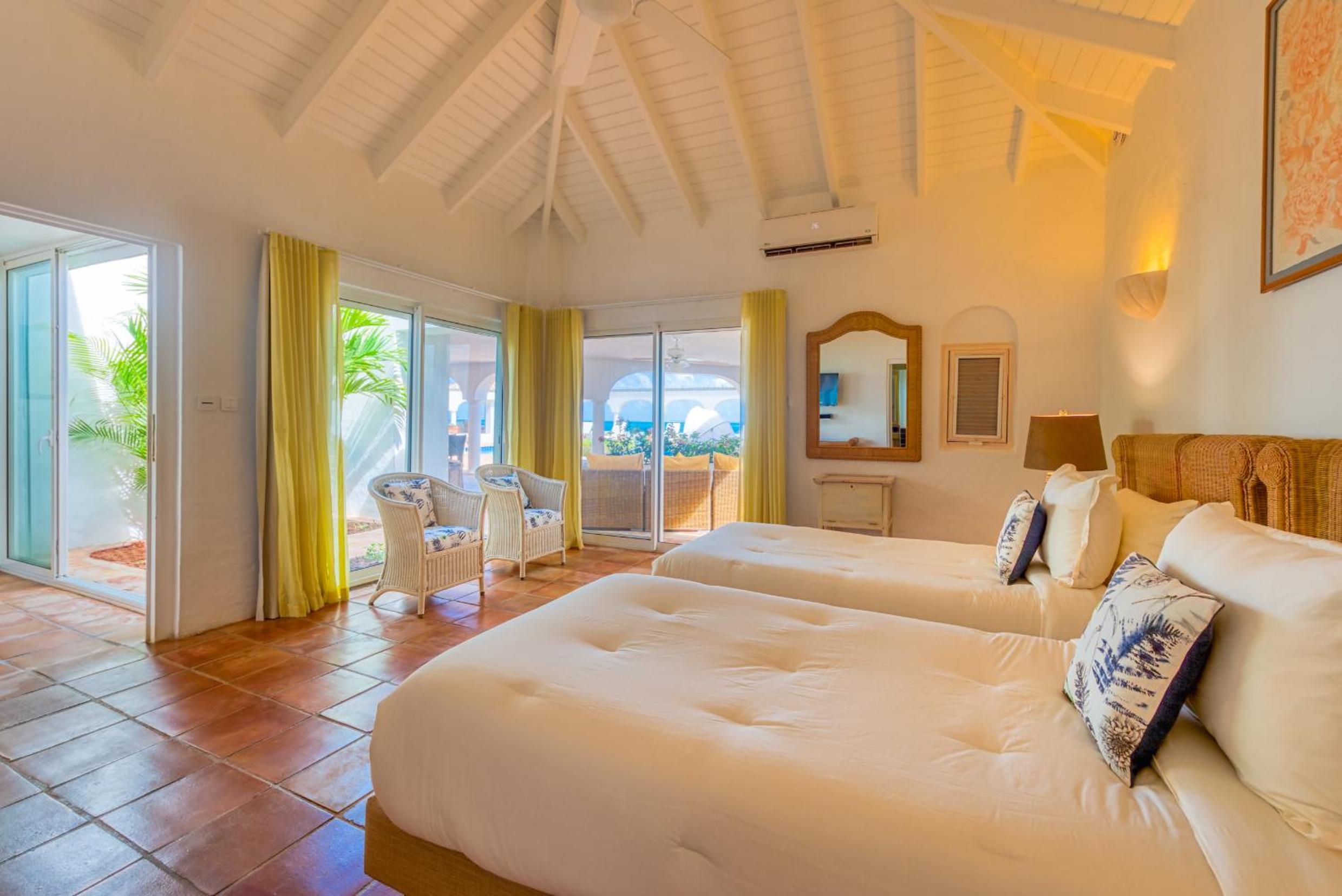Five-Bedroom Villa photo 2