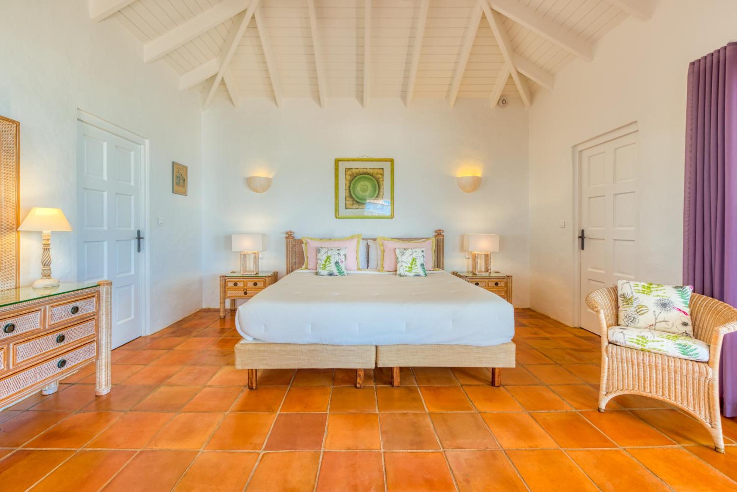 Five-Bedroom Villa photo 3