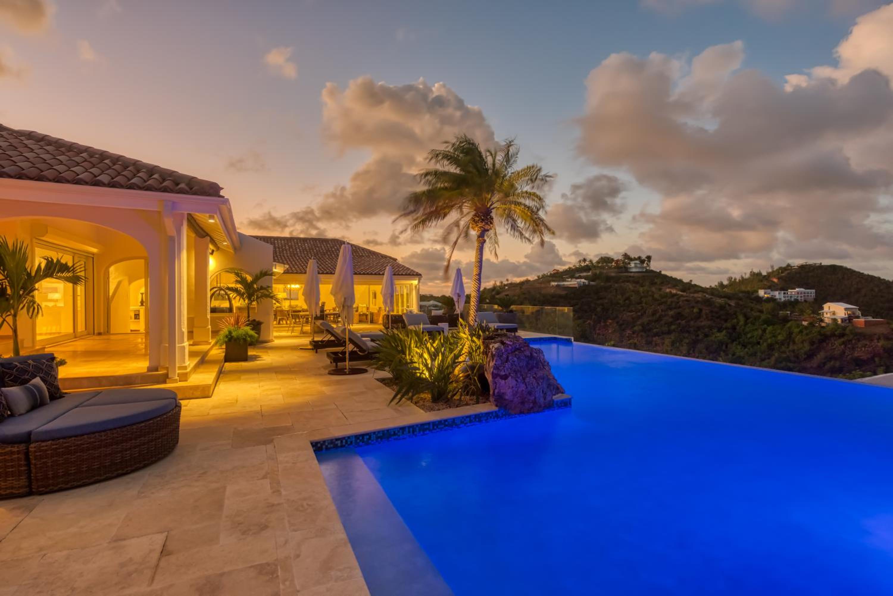 Four-Bedroom Villa photo 2