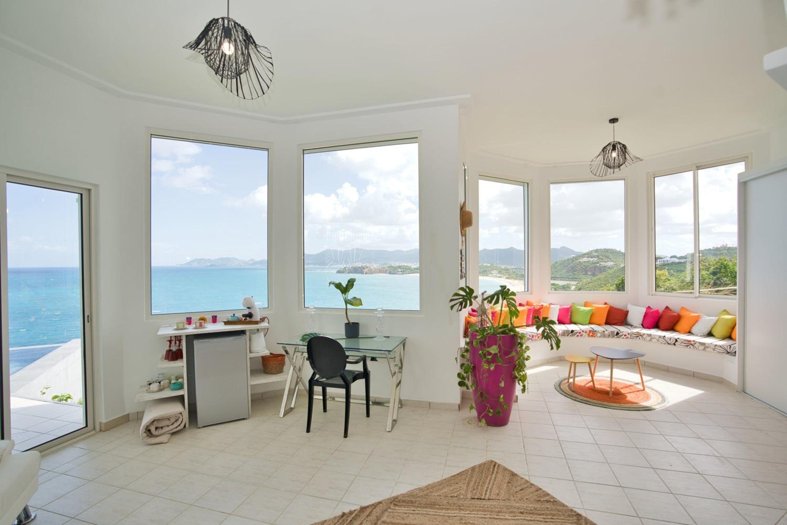 Six-Bedroom Villa  photo 1